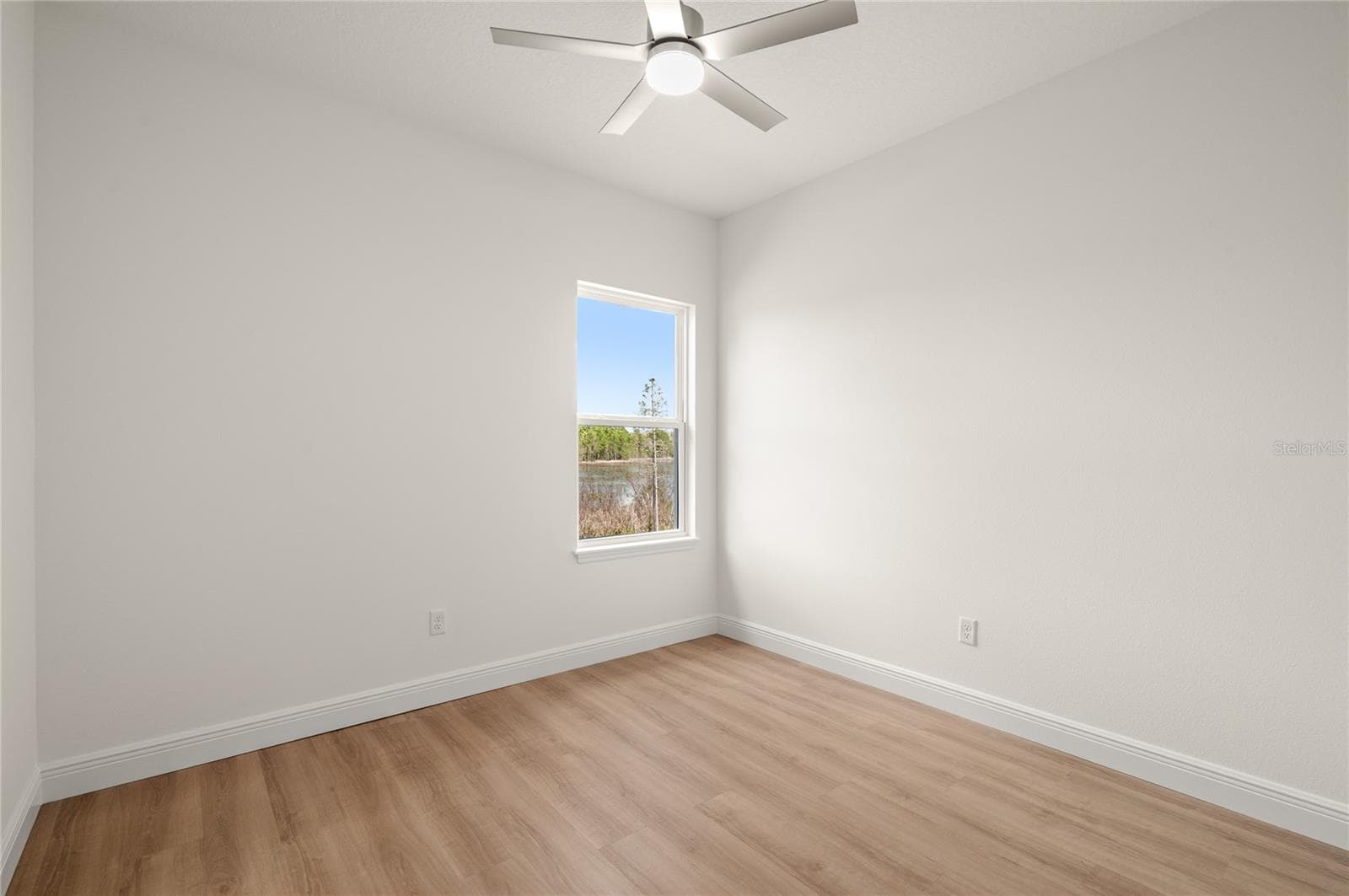 Single Family Residence at 132 11TH AVE, OSTEEN, photo 24 of 39