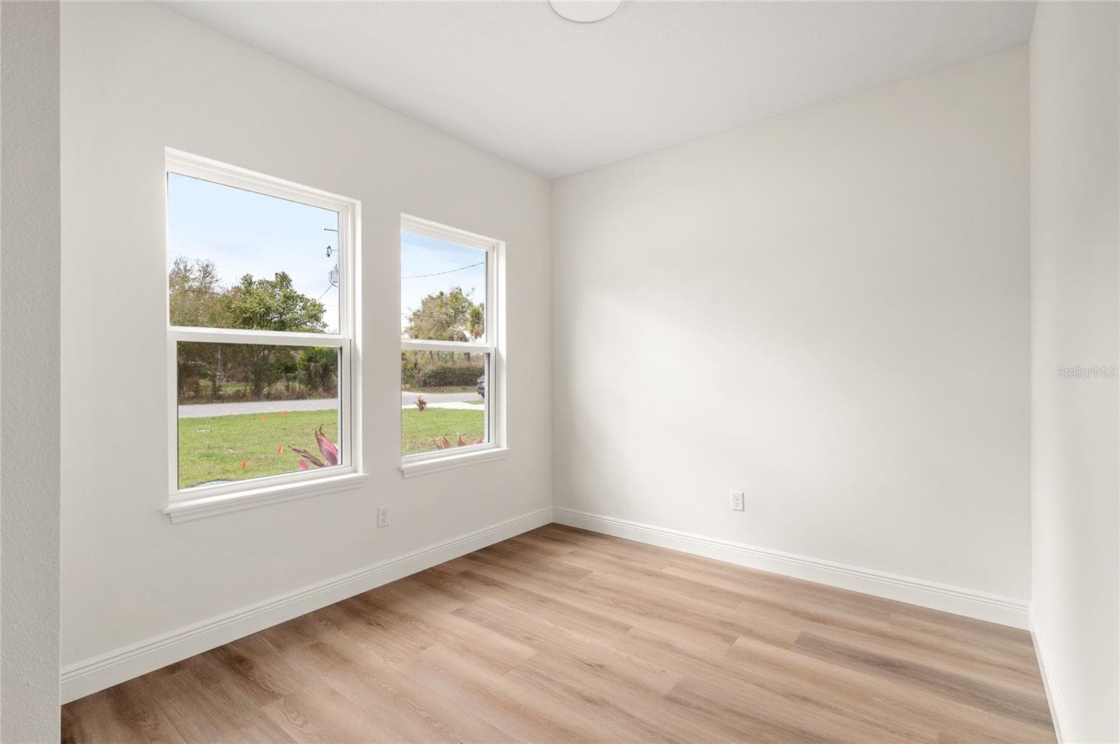 Single Family Residence at 136 11TH AVE, OSTEEN, photo 7 of 37