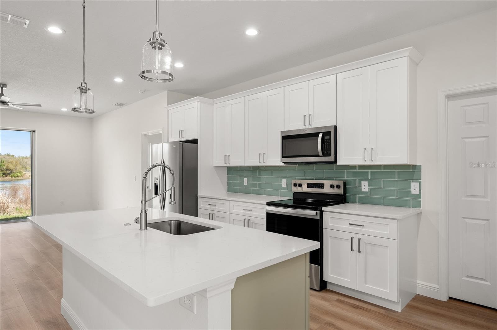 Single Family Residence at 136 11TH AVE, OSTEEN, photo 11 of 37