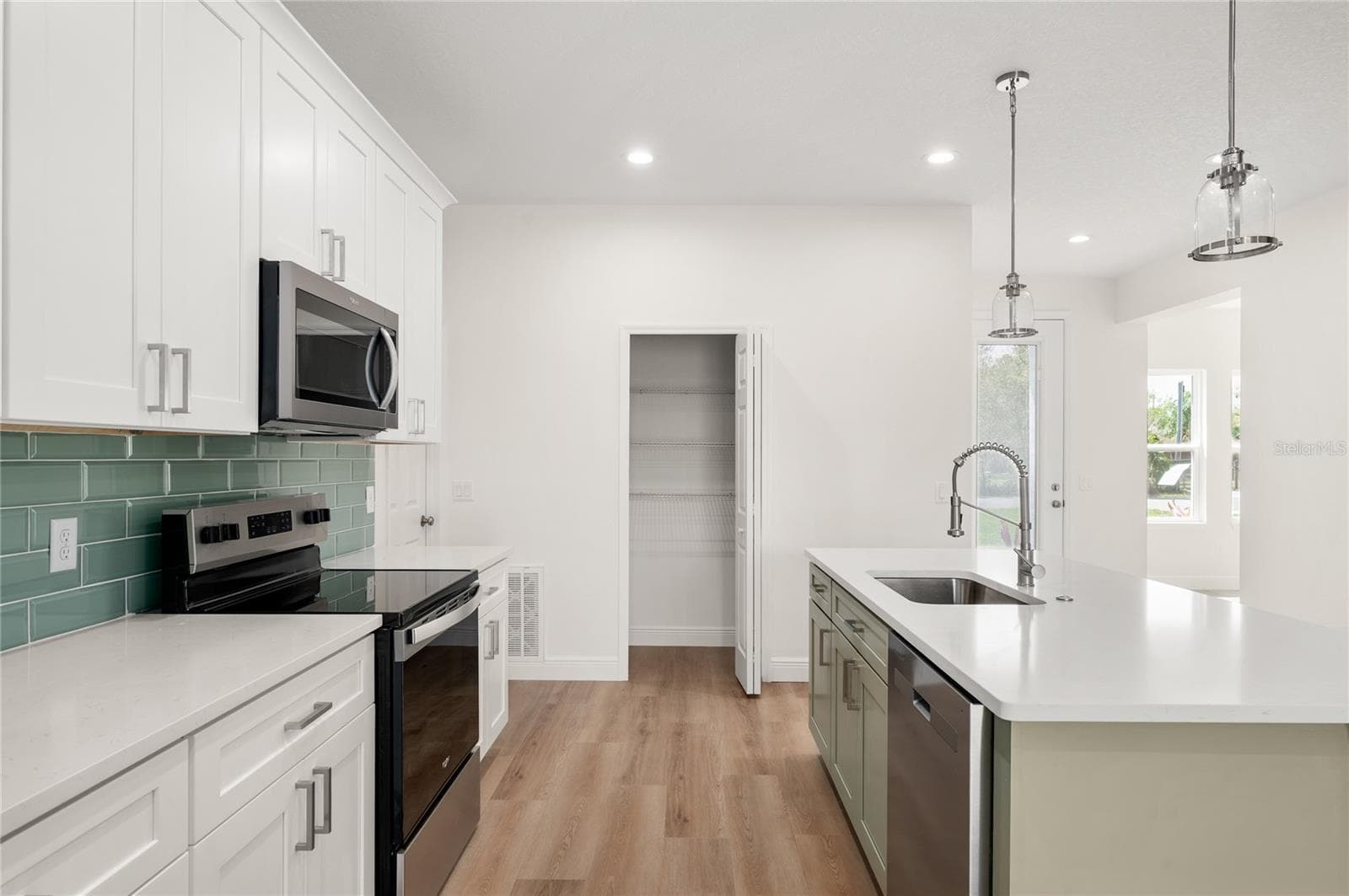 Single Family Residence at 136 11TH AVE, OSTEEN, photo 12 of 37