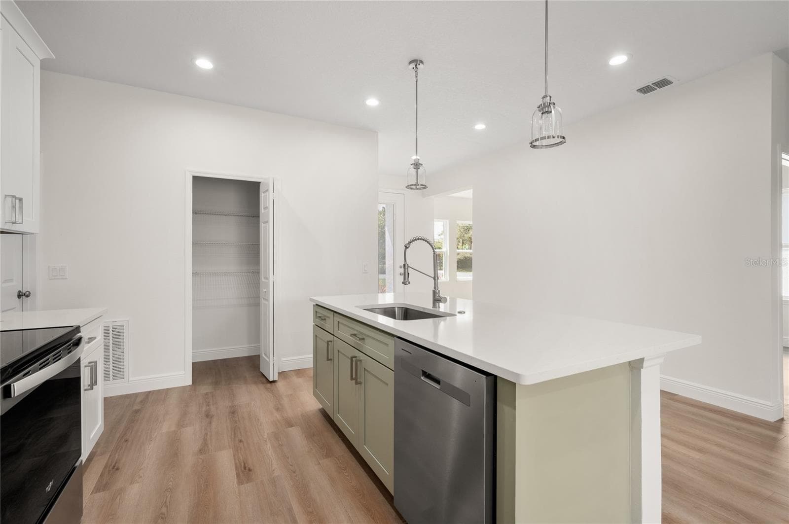 Single Family Residence at 136 11TH AVE, OSTEEN, photo 13 of 37
