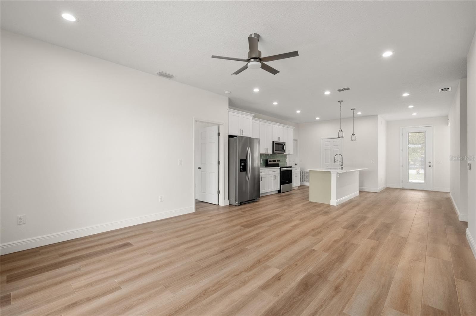 Single Family Residence at 136 11TH AVE, OSTEEN, photo 15 of 37