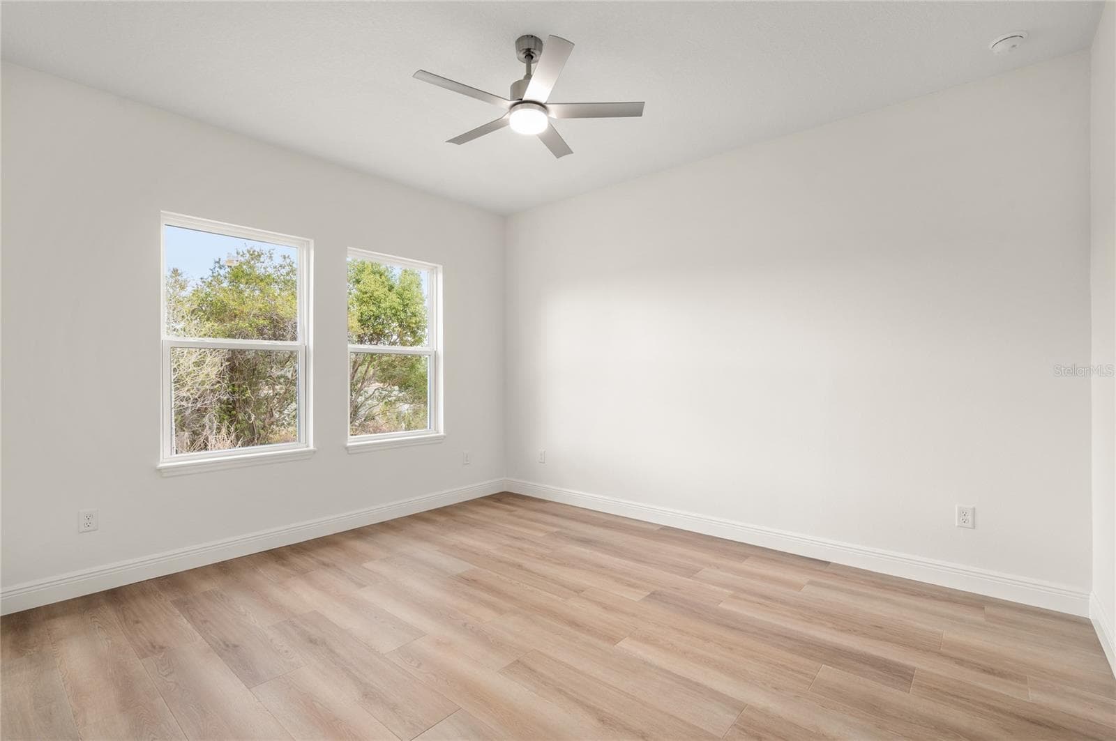 Single Family Residence at 136 11TH AVE, OSTEEN, photo 19 of 37