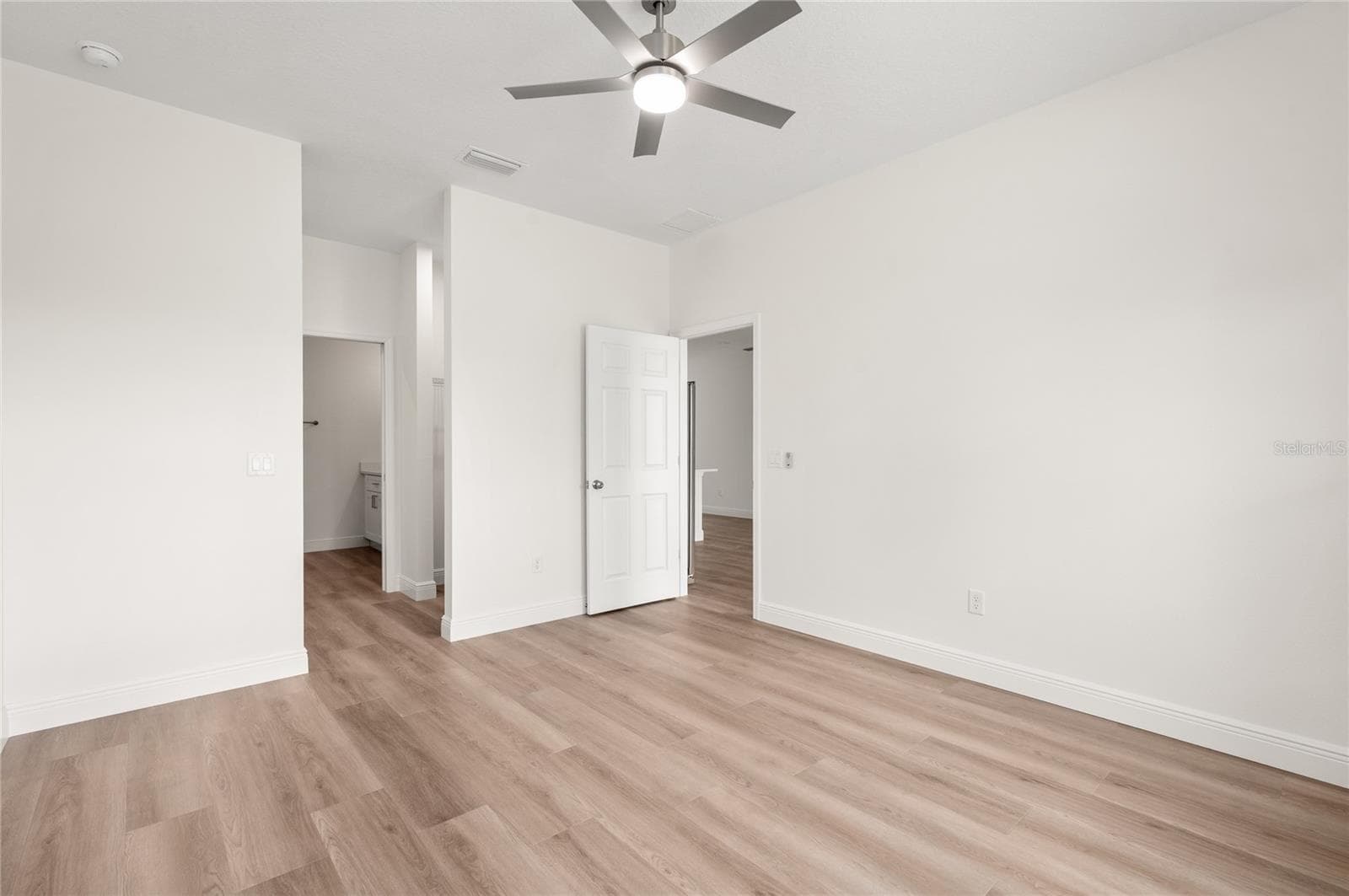 Single Family Residence at 136 11TH AVE, OSTEEN, photo 20 of 37