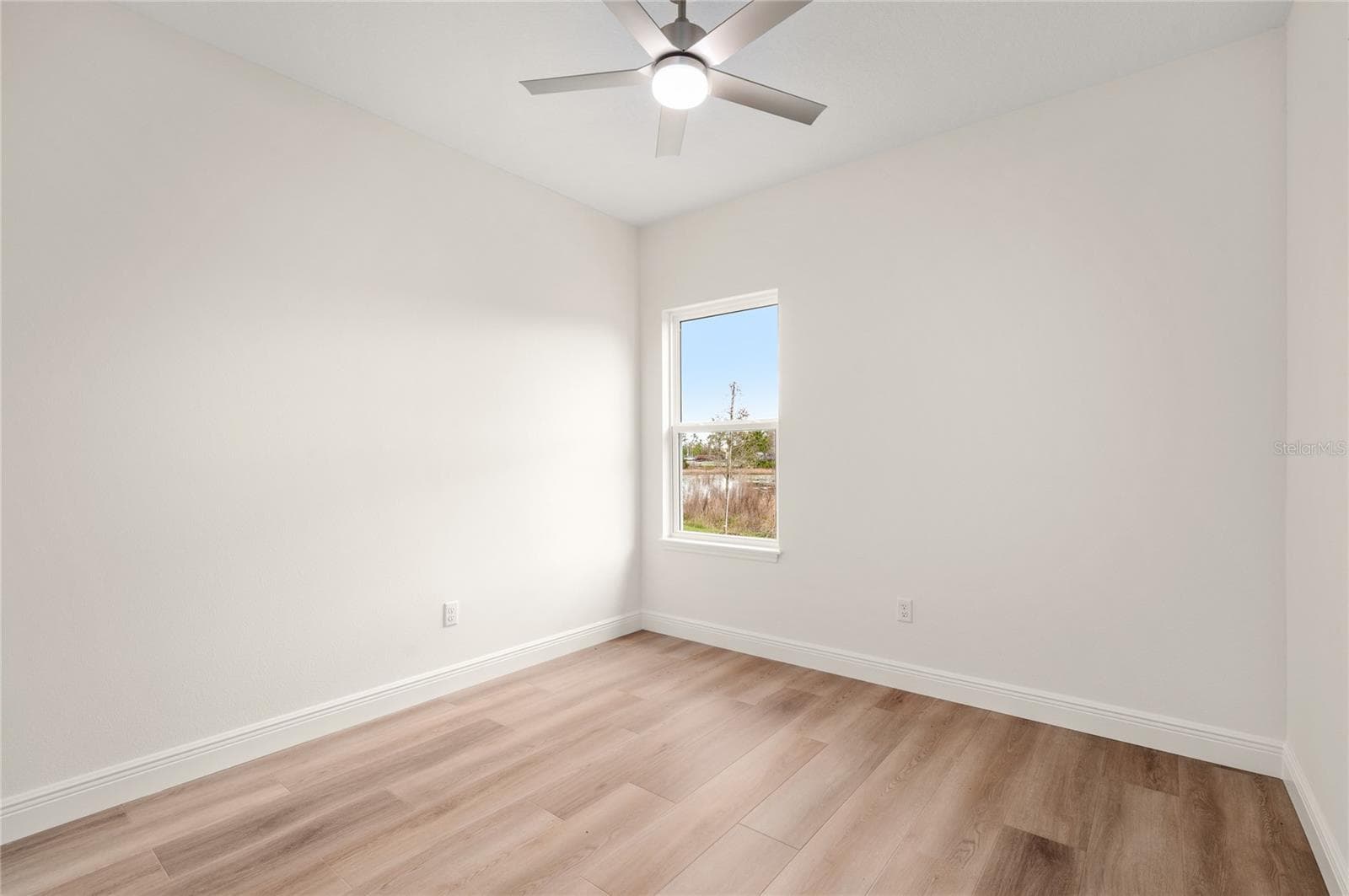 Single Family Residence at 136 11TH AVE, OSTEEN, photo 24 of 37