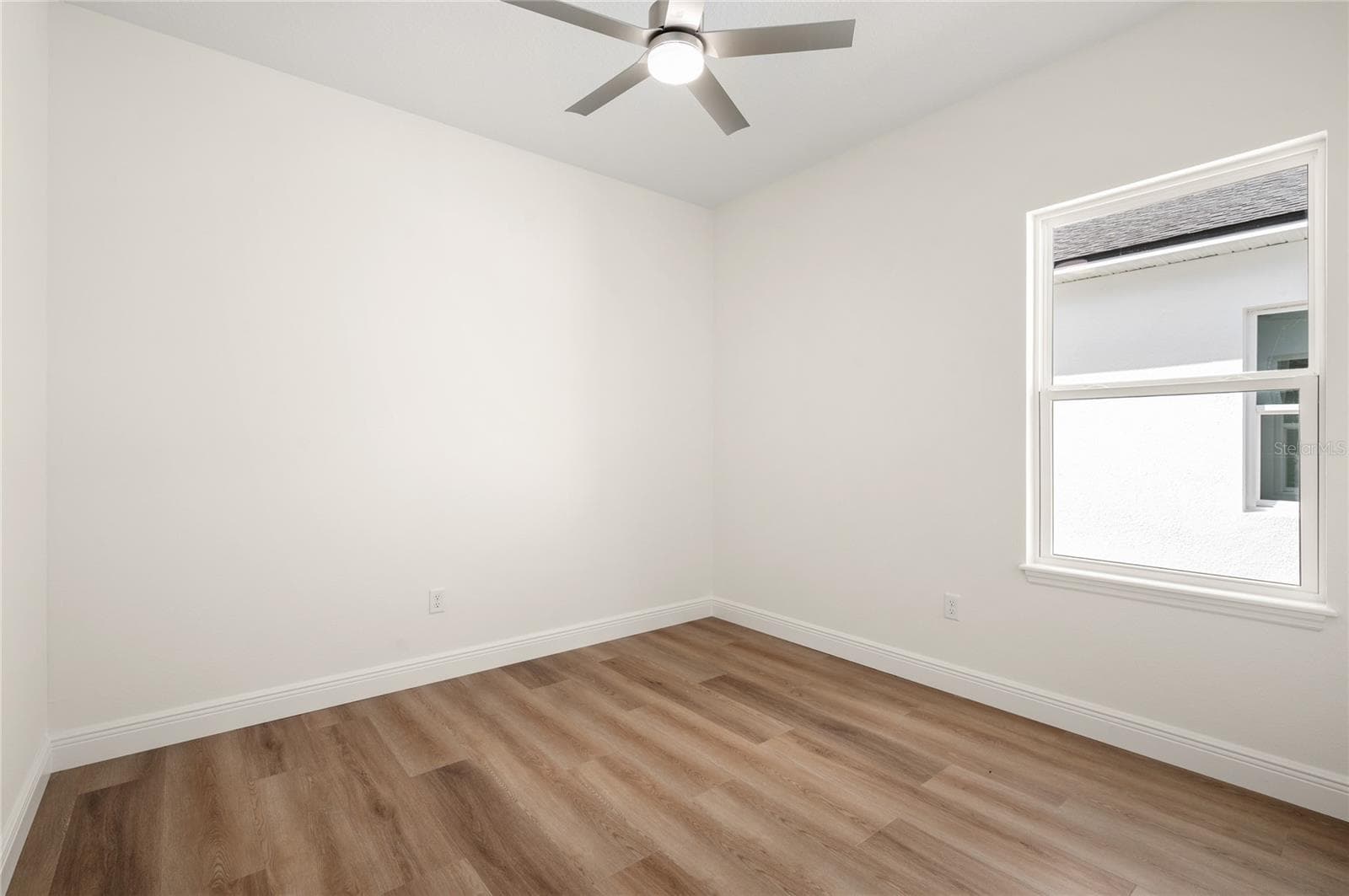 Single Family Residence at 136 11TH AVE, OSTEEN, photo 28 of 37