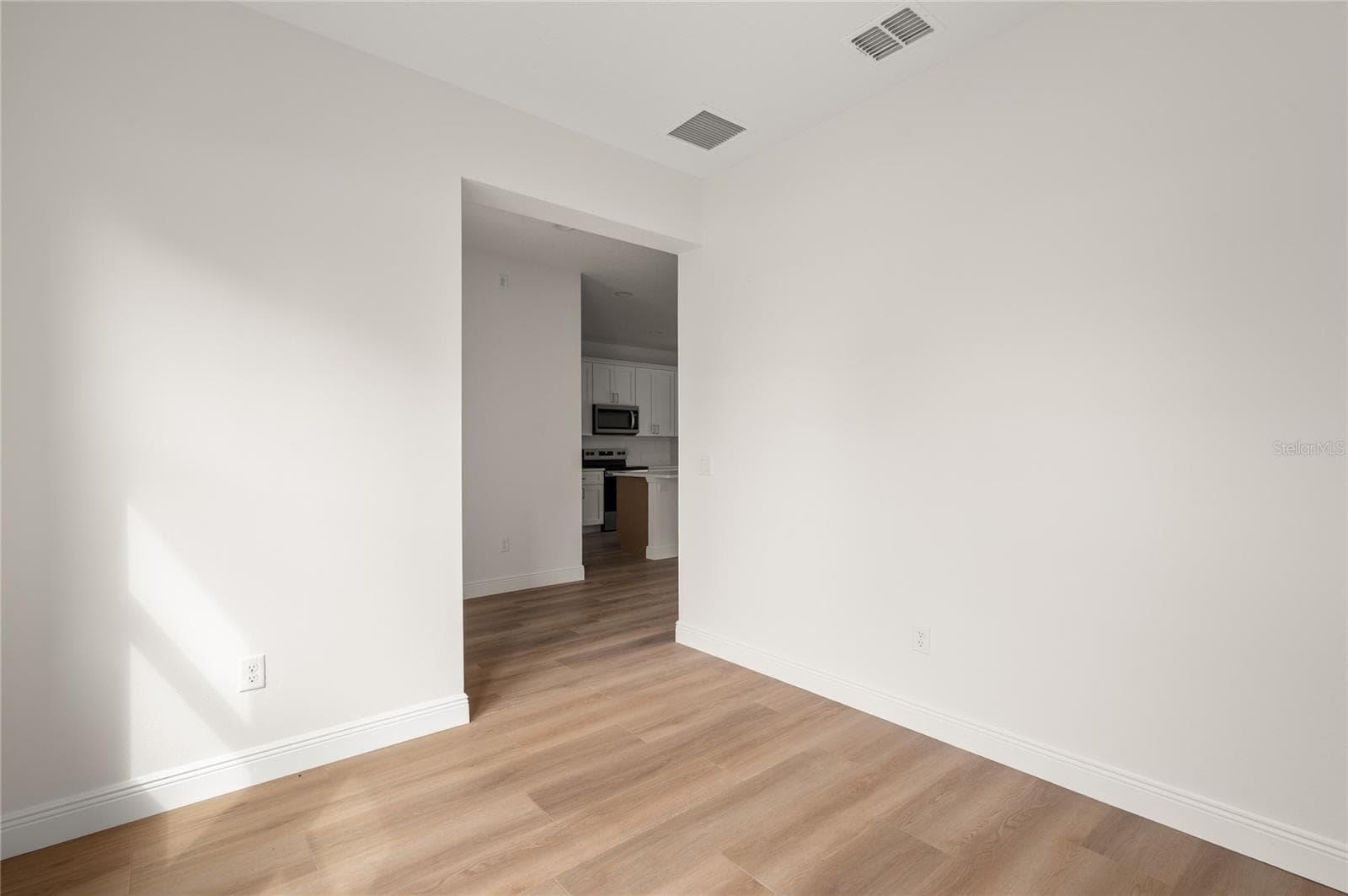 Single Family Residence at 140 11TH AVE, OSTEEN, photo 5 of 34