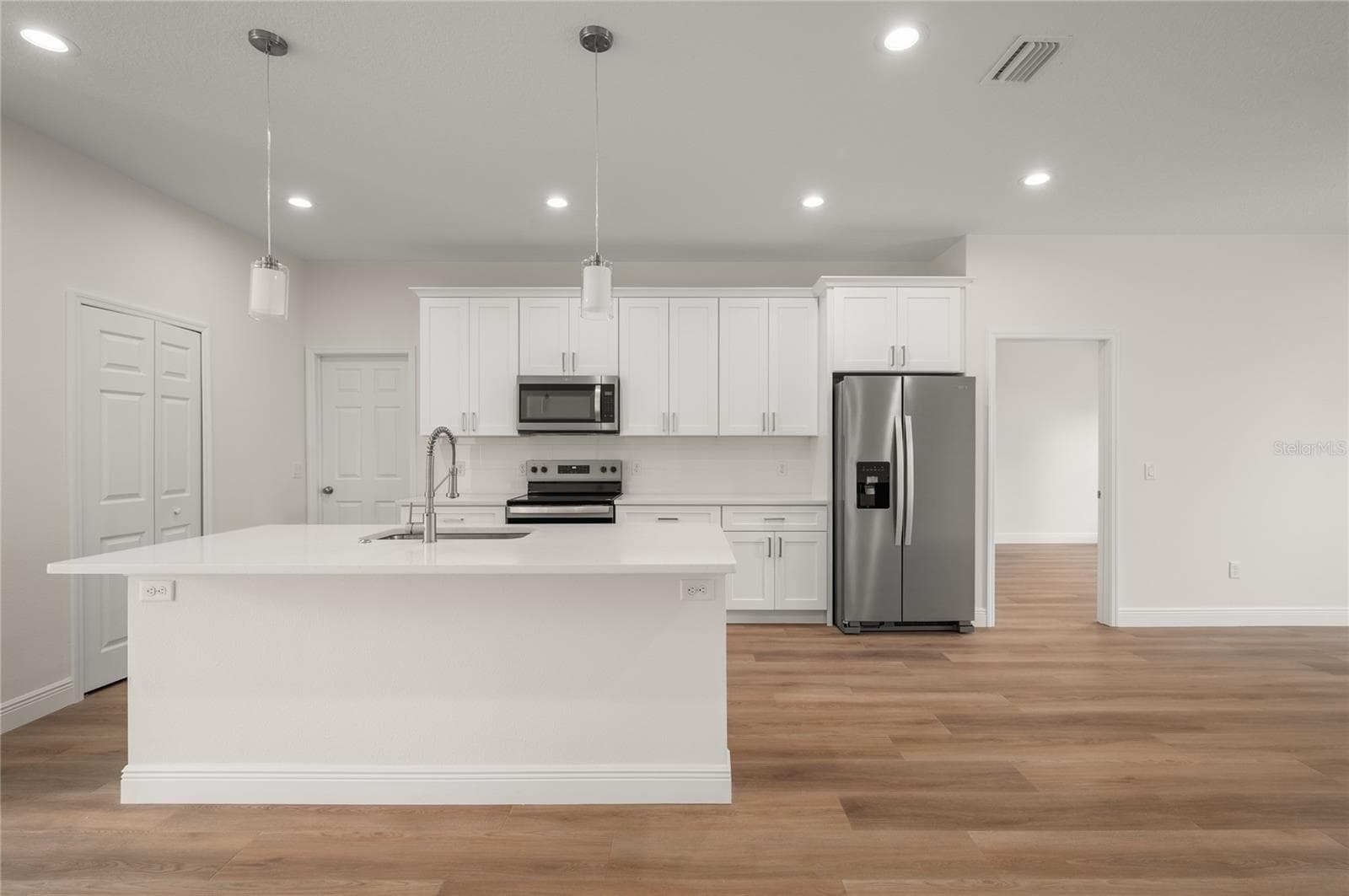 Single Family Residence at 140 11TH AVE, OSTEEN, photo 8 of 34