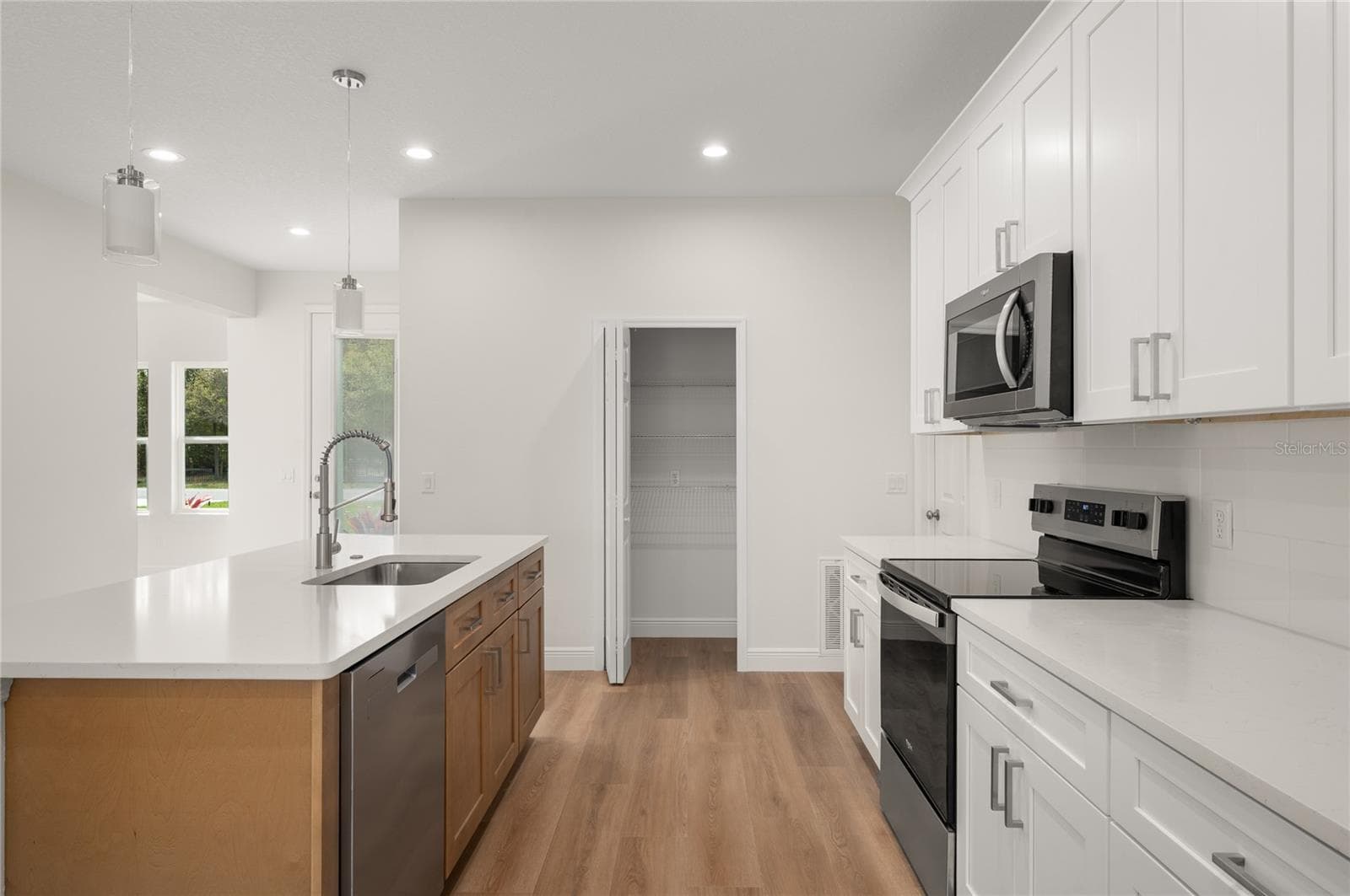 Single Family Residence at 140 11TH AVE, OSTEEN, photo 9 of 34