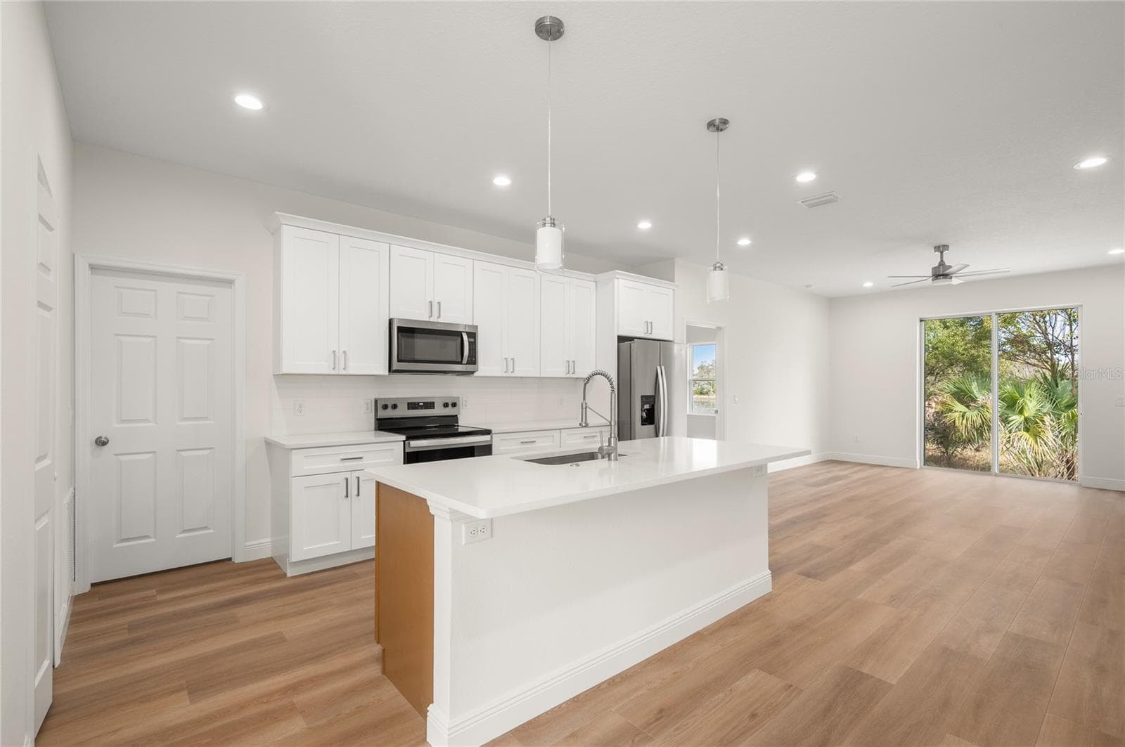 Single Family Residence at 140 11TH AVE, OSTEEN, photo 11 of 34
