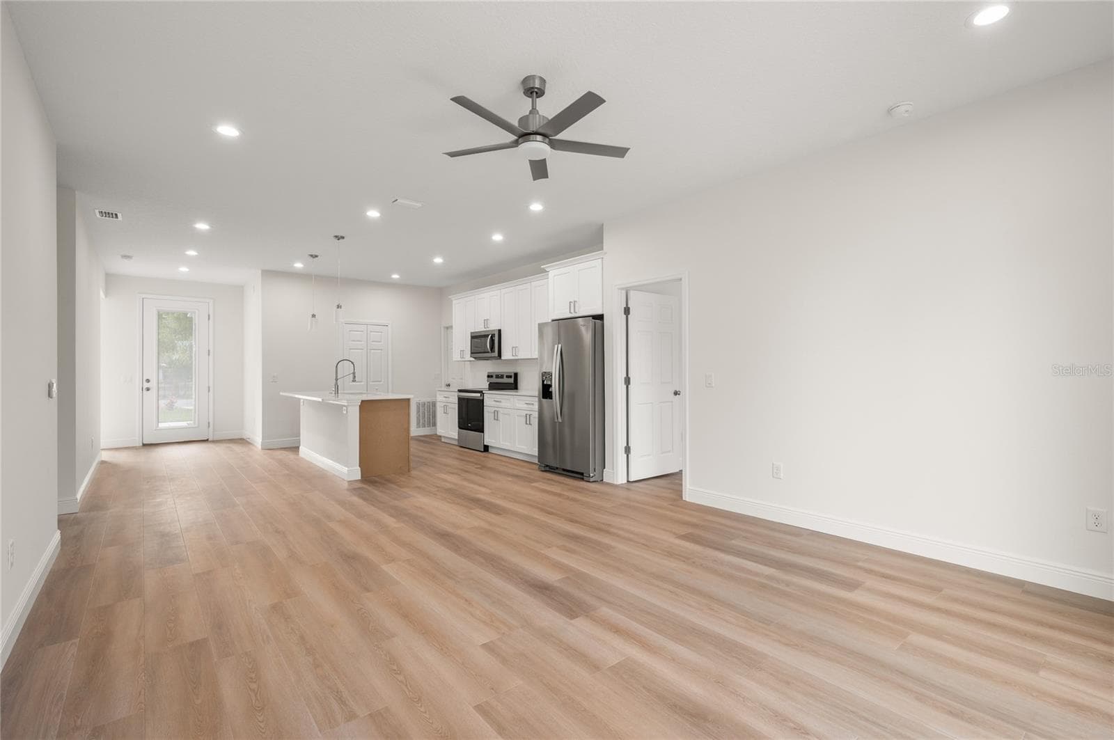 Single Family Residence at 140 11TH AVE, OSTEEN, photo 12 of 34