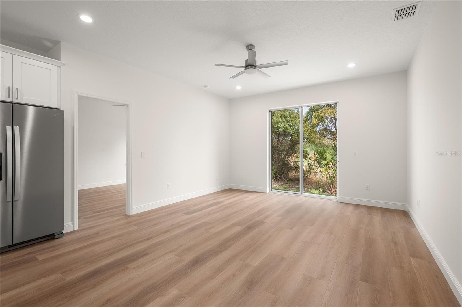 Single Family Residence at 140 11TH AVE, OSTEEN, photo 13 of 34