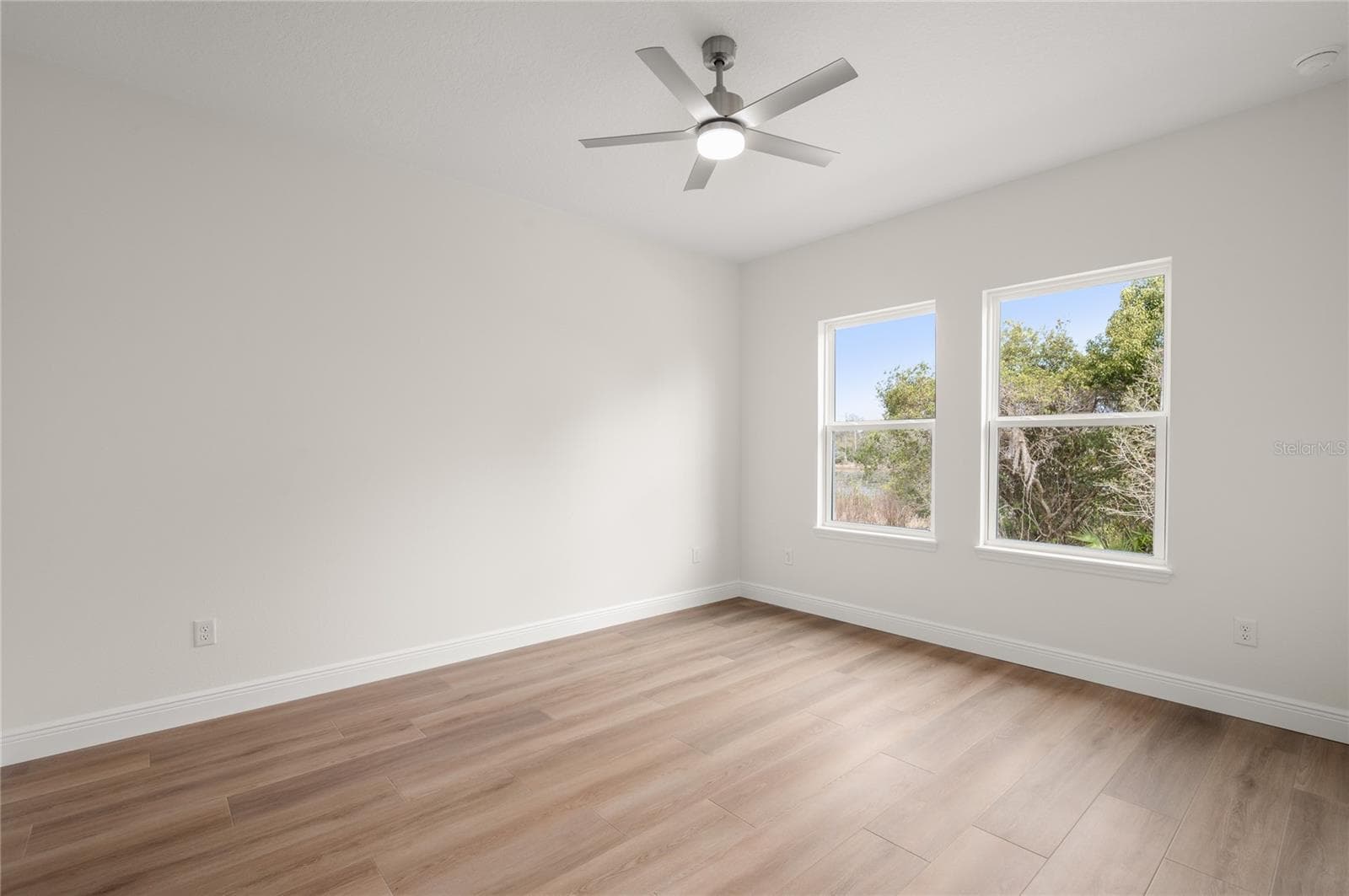 Single Family Residence at 140 11TH AVE, OSTEEN, photo 17 of 34