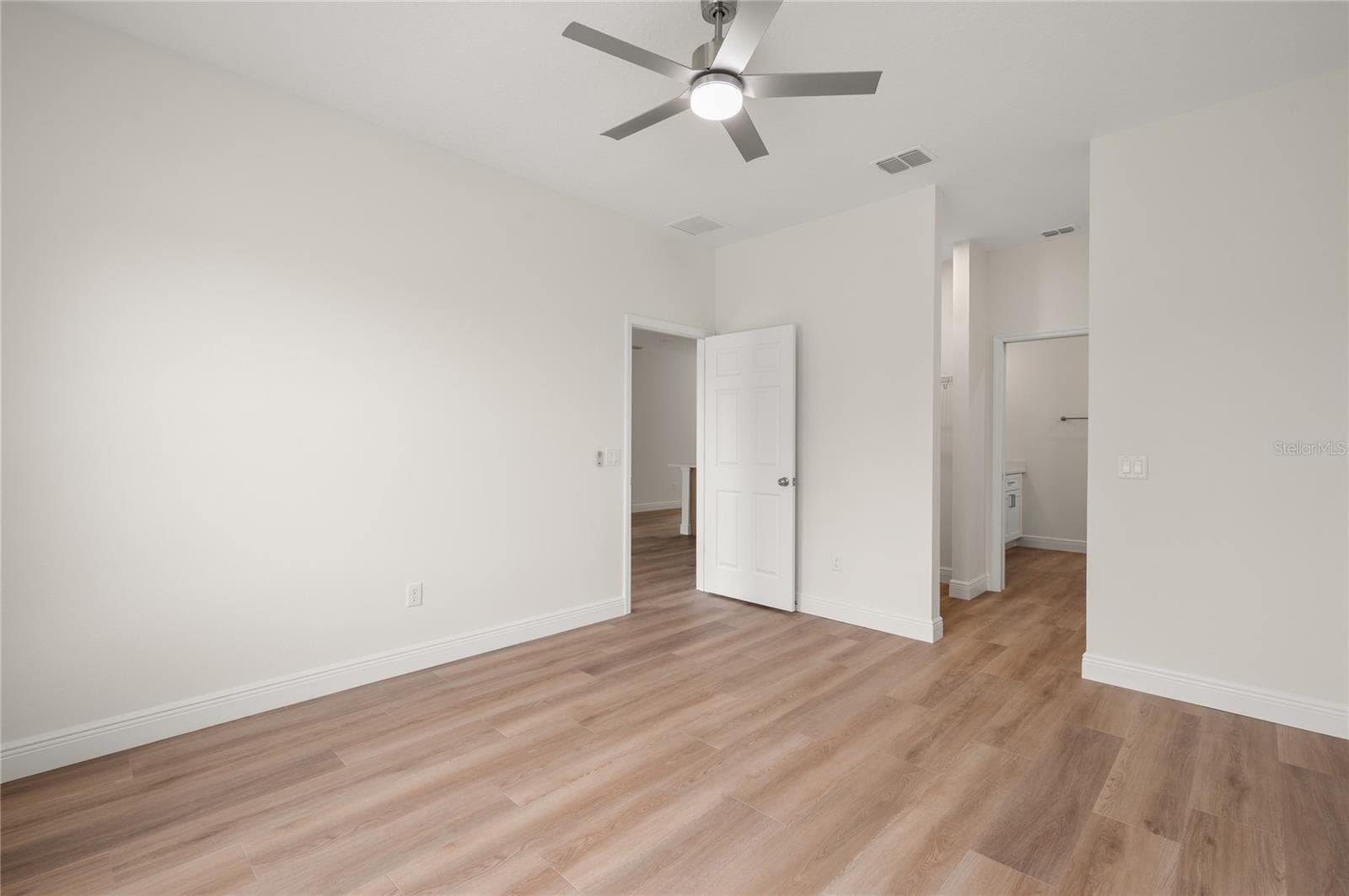 Single Family Residence at 140 11TH AVE, OSTEEN, photo 18 of 34