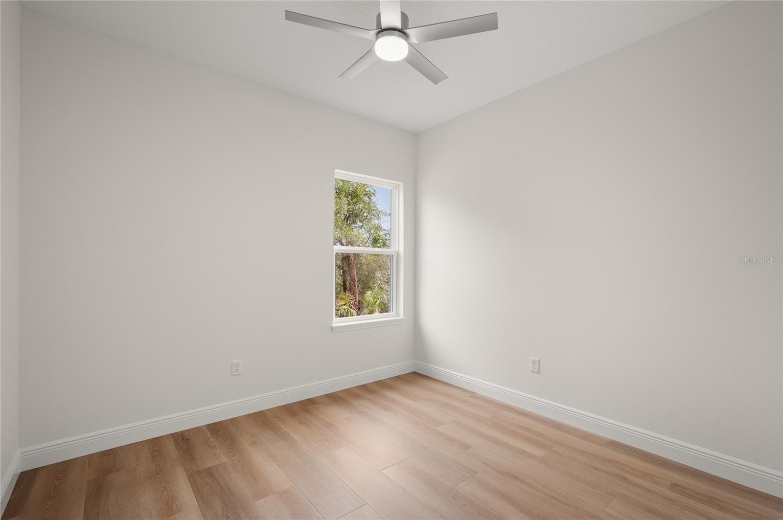 Single Family Residence at 140 11TH AVE, OSTEEN, photo 22 of 34