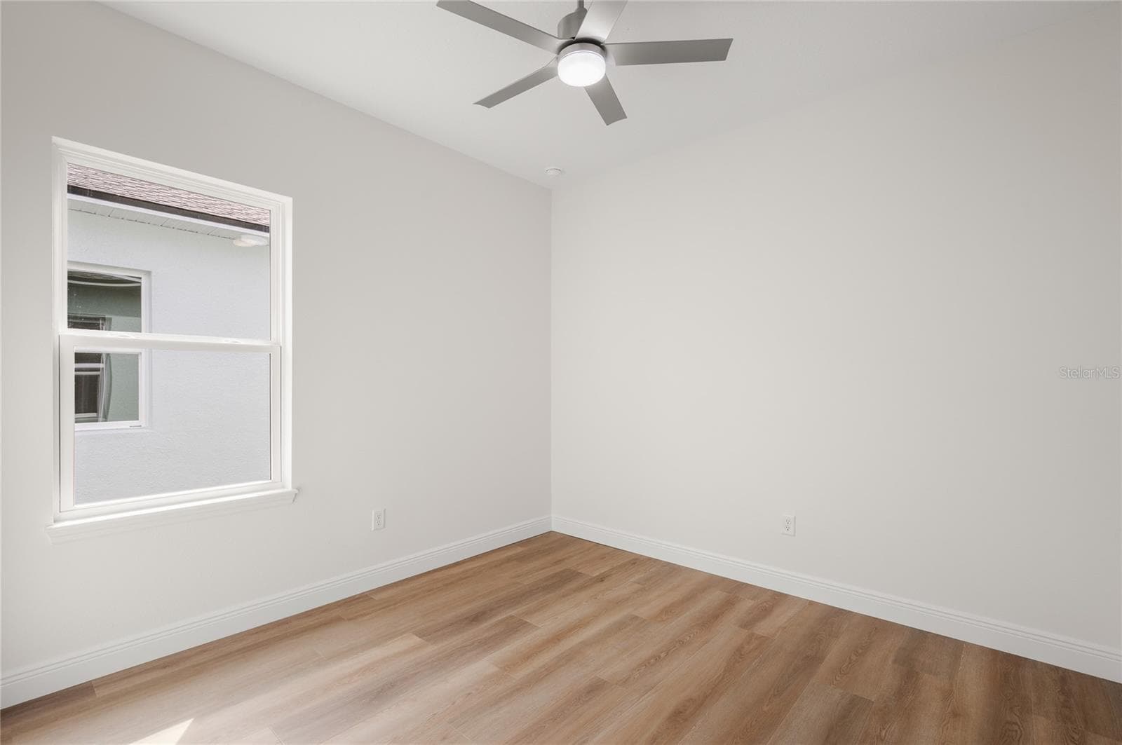 Single Family Residence at 140 11TH AVE, OSTEEN, photo 27 of 34