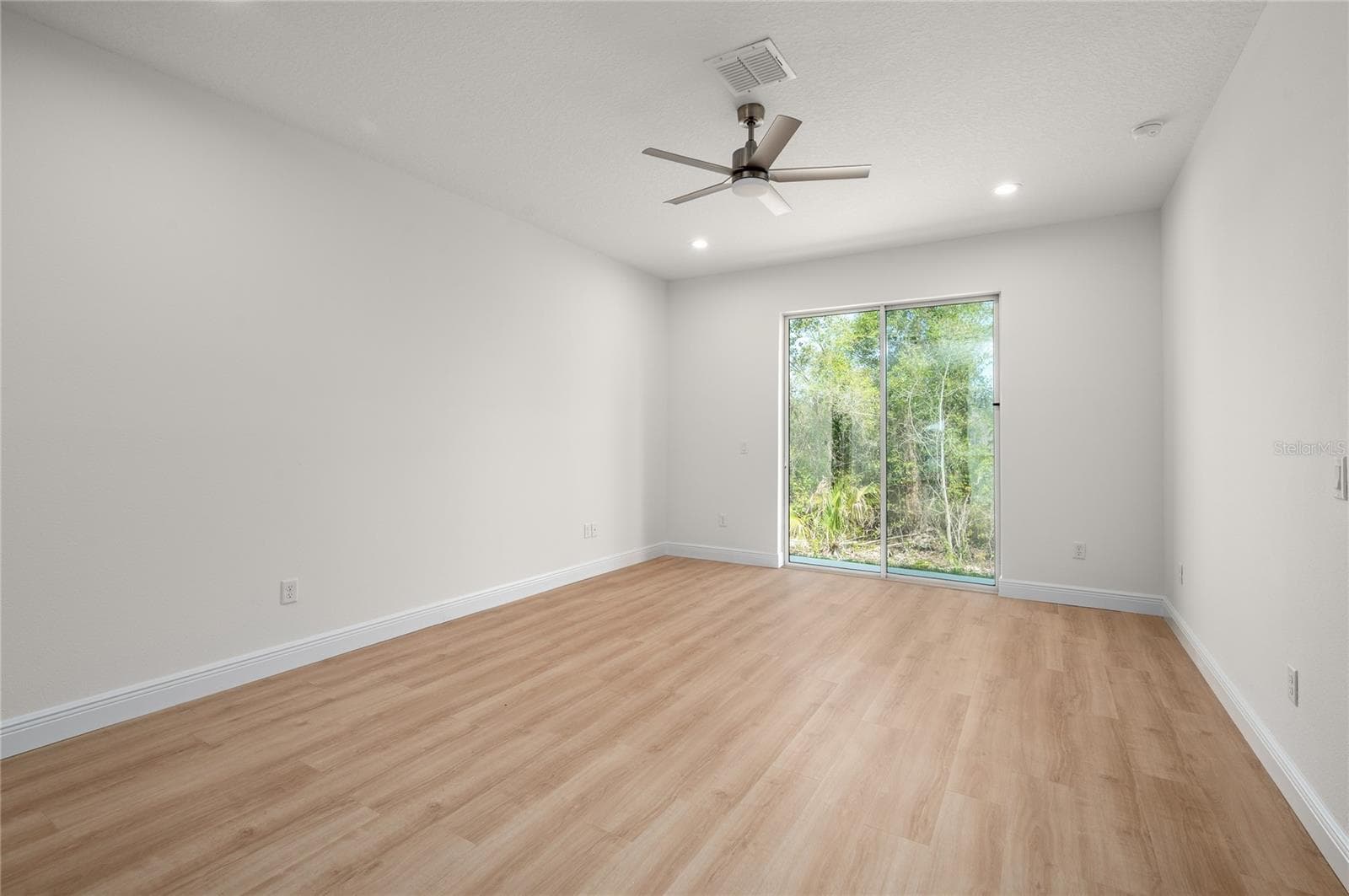 Single Family Residence at 144 11TH AVE, OSTEEN, photo 22 of 46