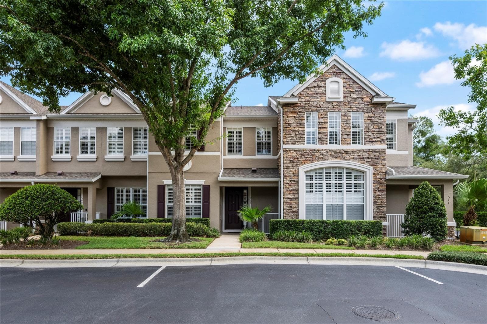 Maintenance-free living in prime Longwood location! - 573 SHINING ARMOR LN, LONGWOOD