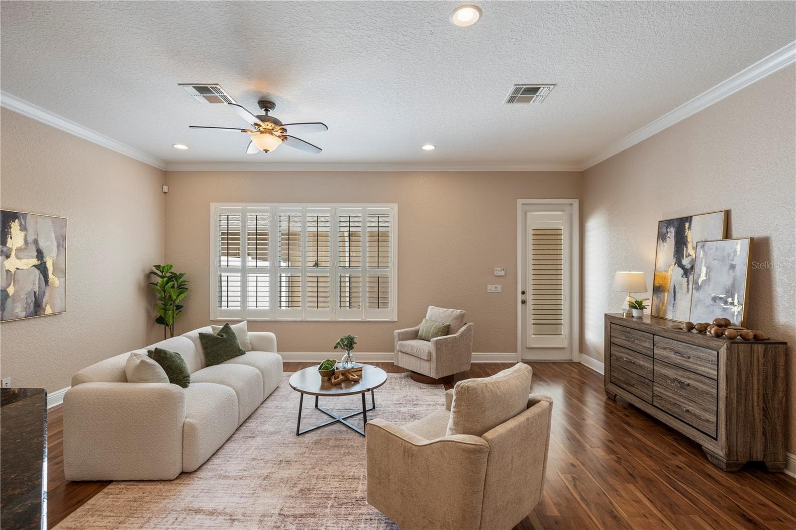 Expansive Living room space - 573 SHINING ARMOR LN, LONGWOOD