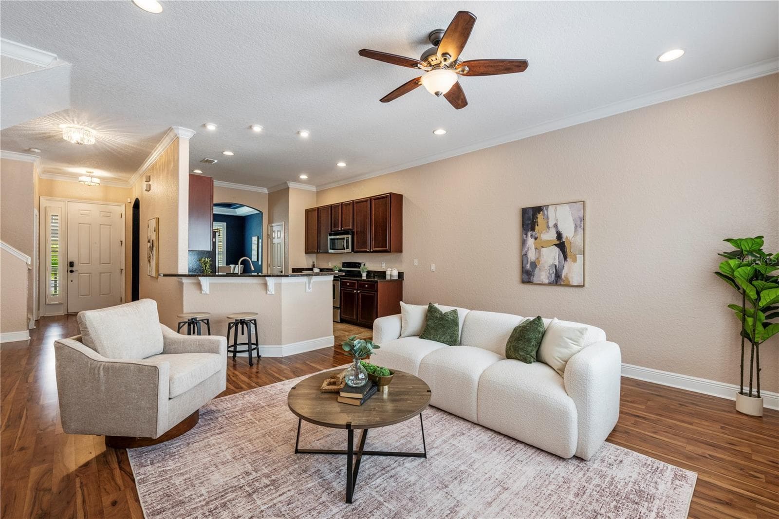 Living room/Kitchen open concept - 573 SHINING ARMOR LN, LONGWOOD