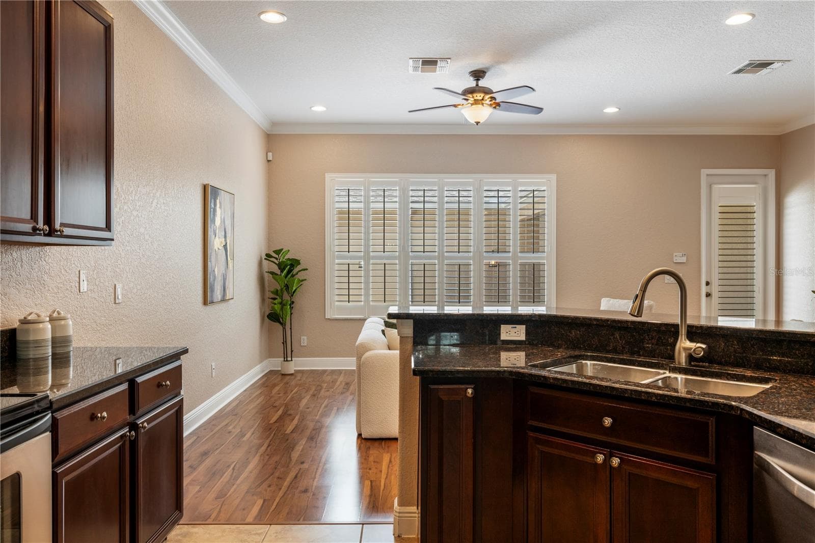 Kitchen with Granite countertops - 573 SHINING ARMOR LN, LONGWOOD