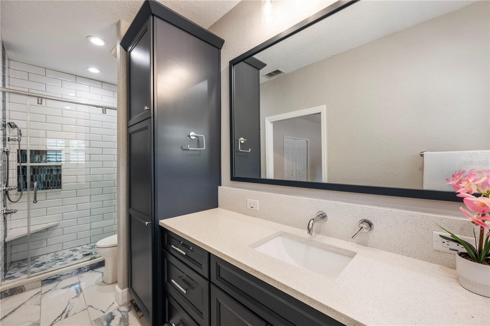Walk-in Shower and large vanity - 573 SHINING ARMOR LN, LONGWOOD