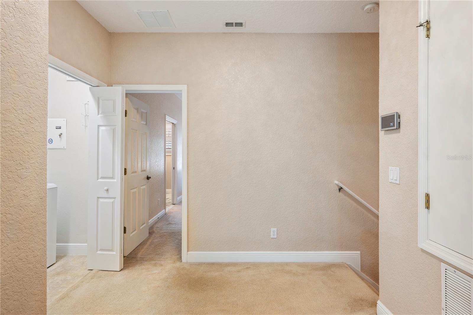 Upstairs hallway - 573 SHINING ARMOR LN, LONGWOOD