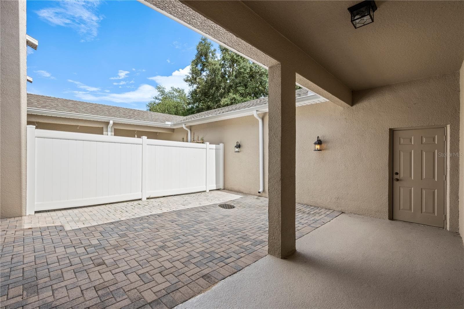 Paver patio with covered walkway from garage - 573 SHINING ARMOR LN, LONGWOOD