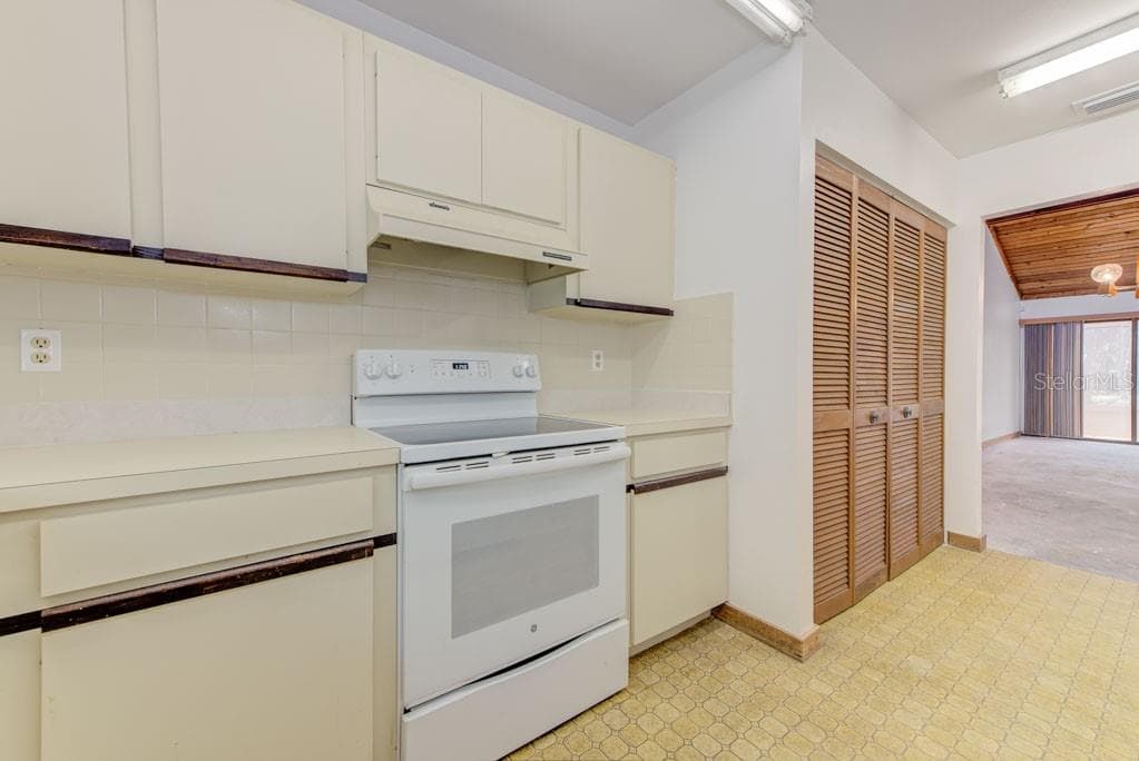 Condominium at 7620 4TH AVE W #7620, BRADENTON, photo 24 of 56