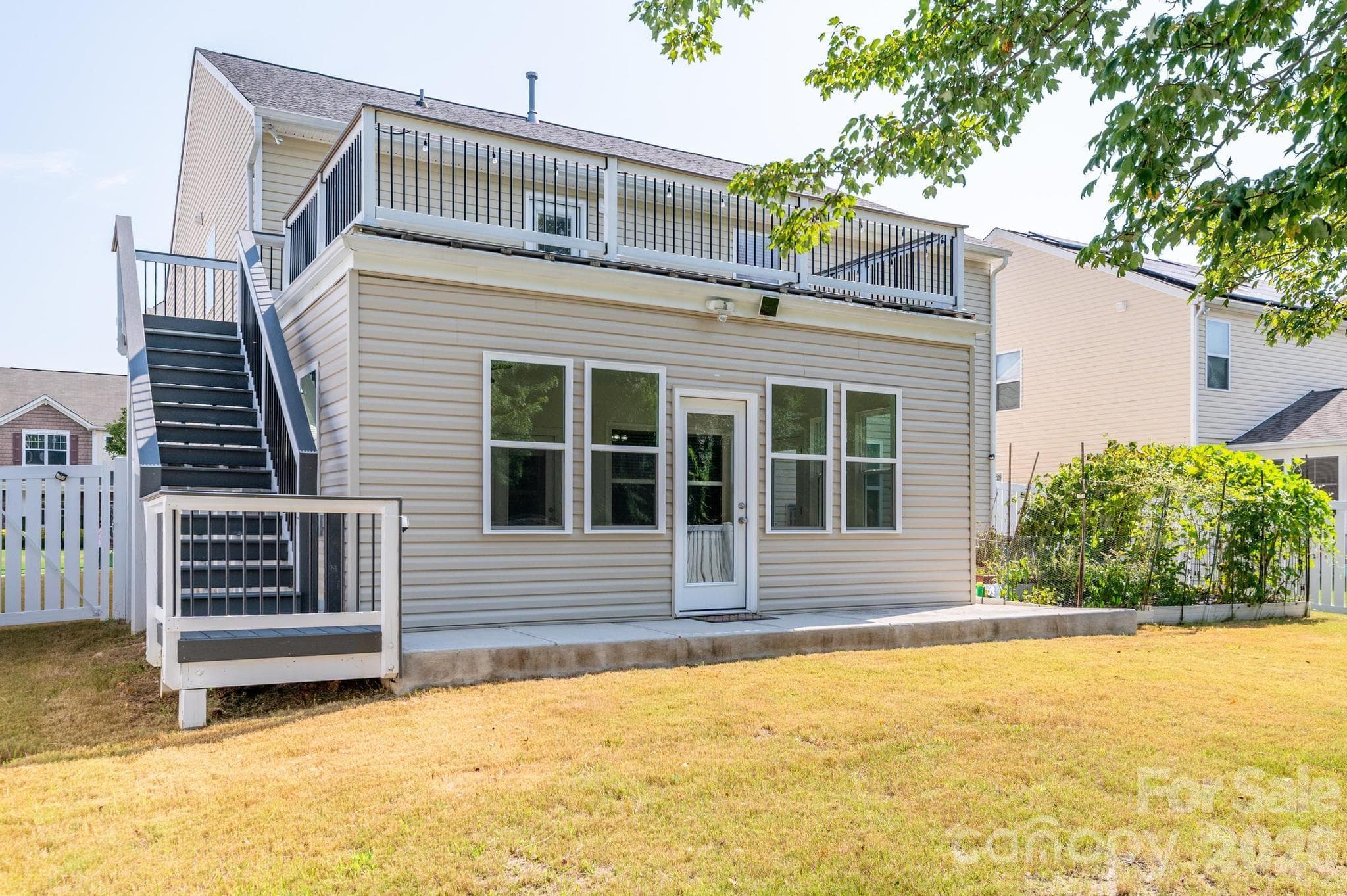 Single Family Residence at Charlotte, photo 4 of 40