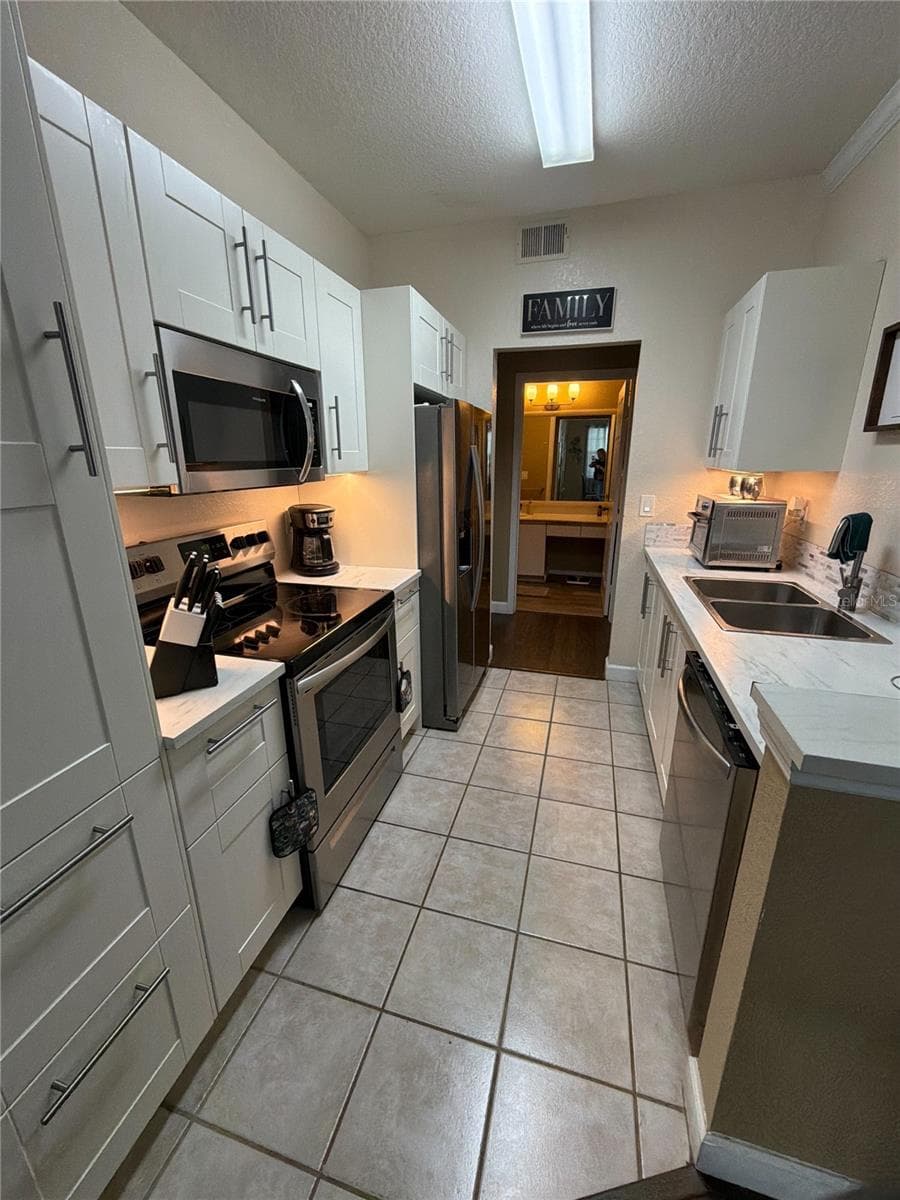 Condominium at 2600 ROBERT TRENT JONES DR #914, ORLANDO, photo 7 of 22