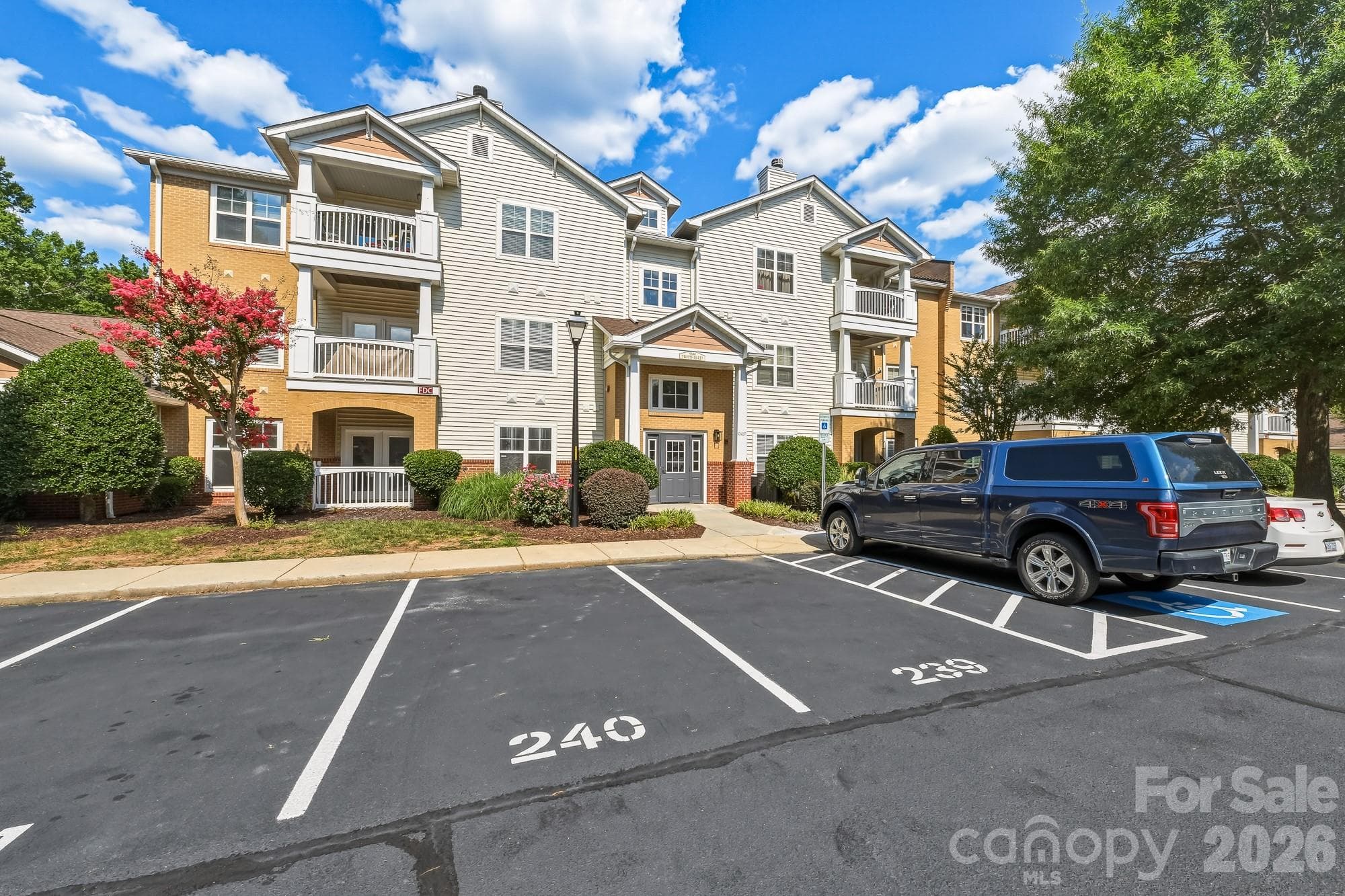 Condominium at Charlotte, photo 2 of 29
