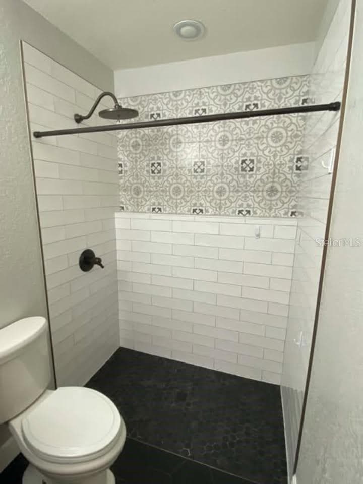 Guest Suite Bathroom - 1040 S OHIO AVE, LAKELAND