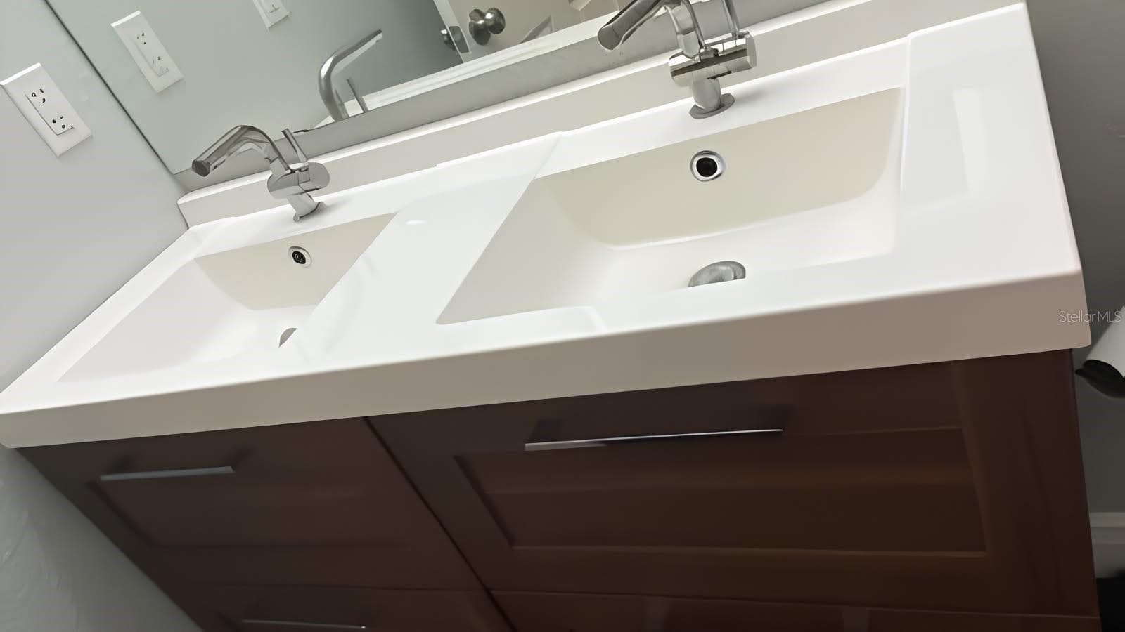Guest Suite Bathroom - 1040 S OHIO AVE, LAKELAND