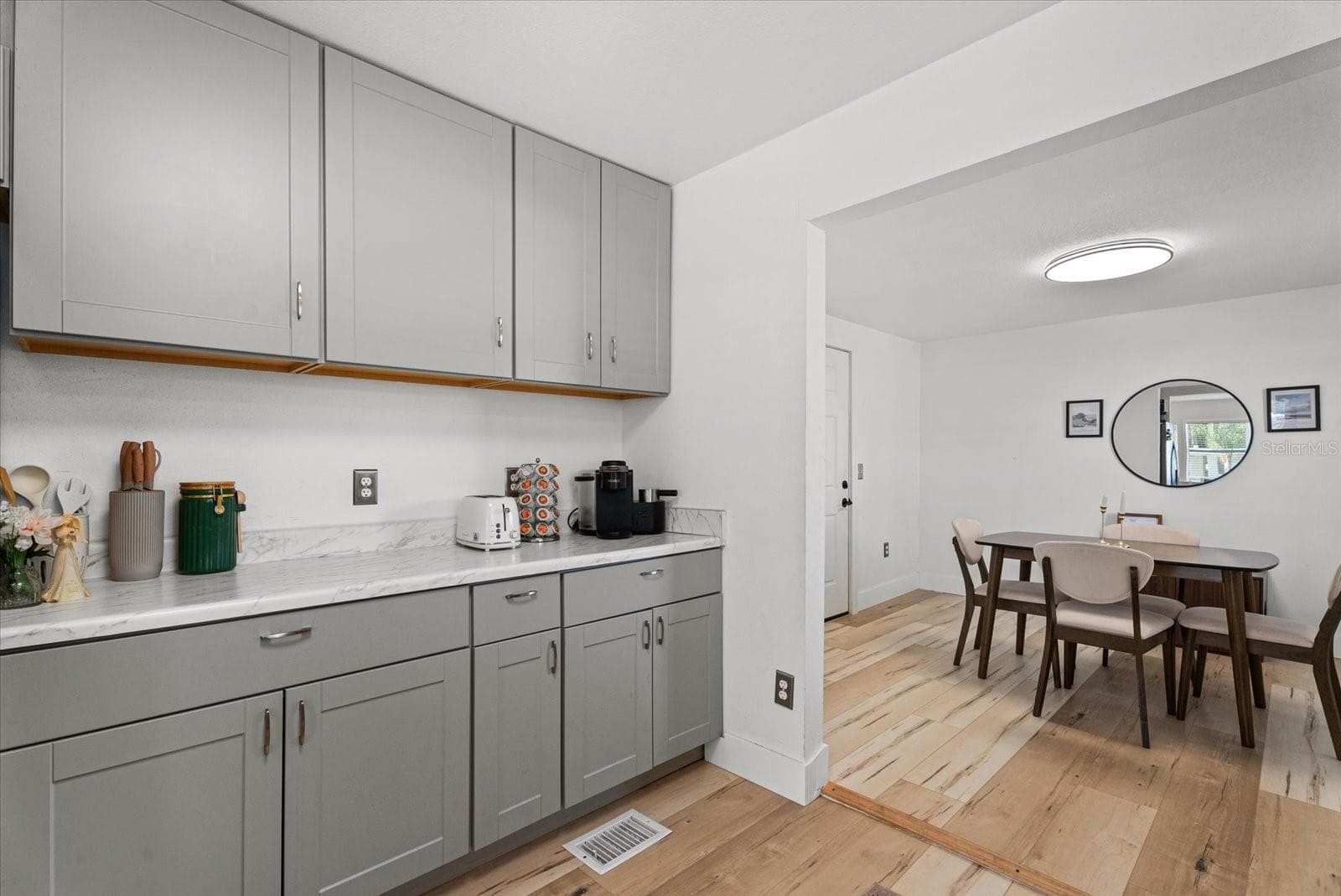 Single Family Residence at 204 6TH AVE NW, RUSKIN, photo 4 of 32