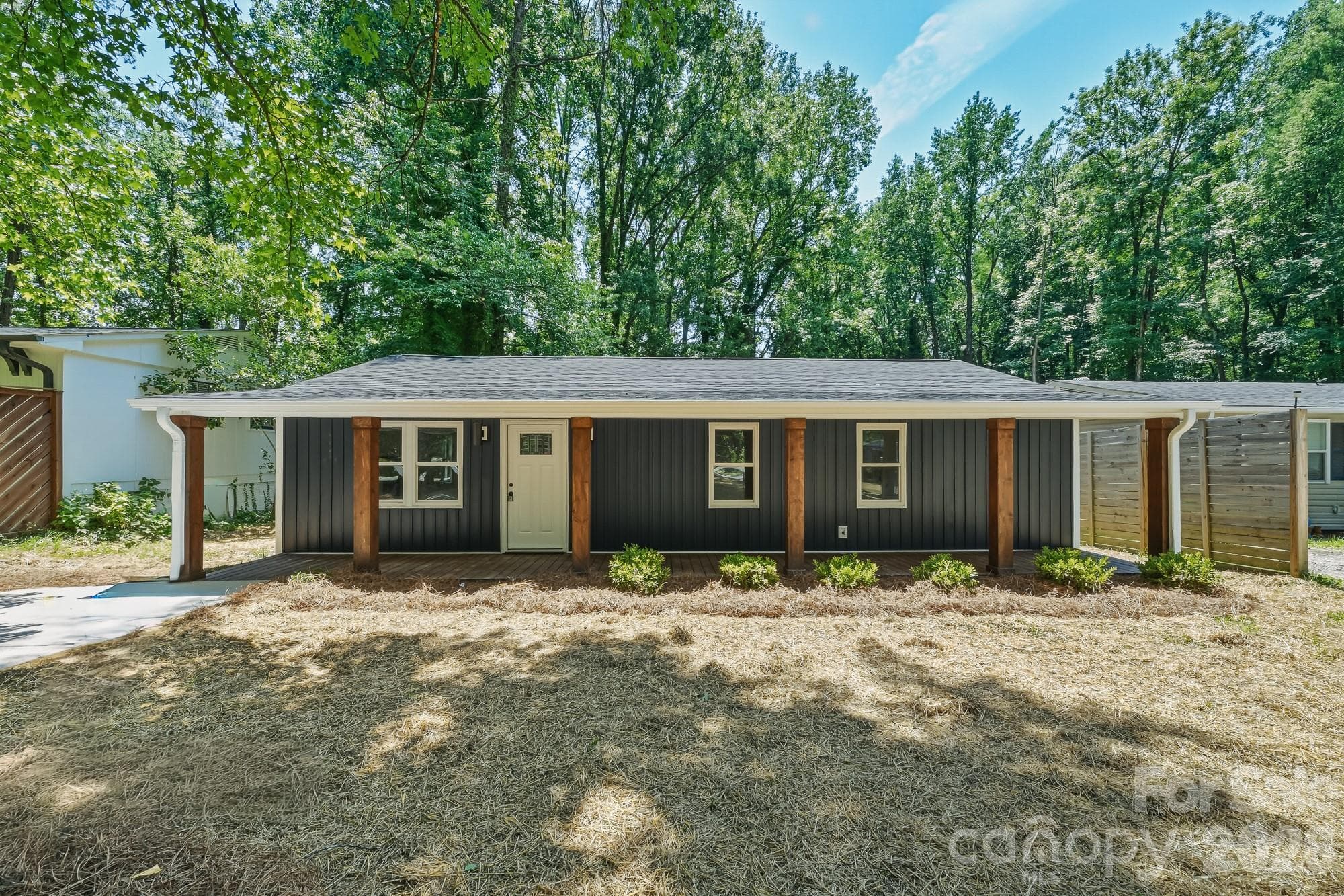 Single Family Residence at 1936 Lakedell Drive, Charlotte, photo 4 of 28