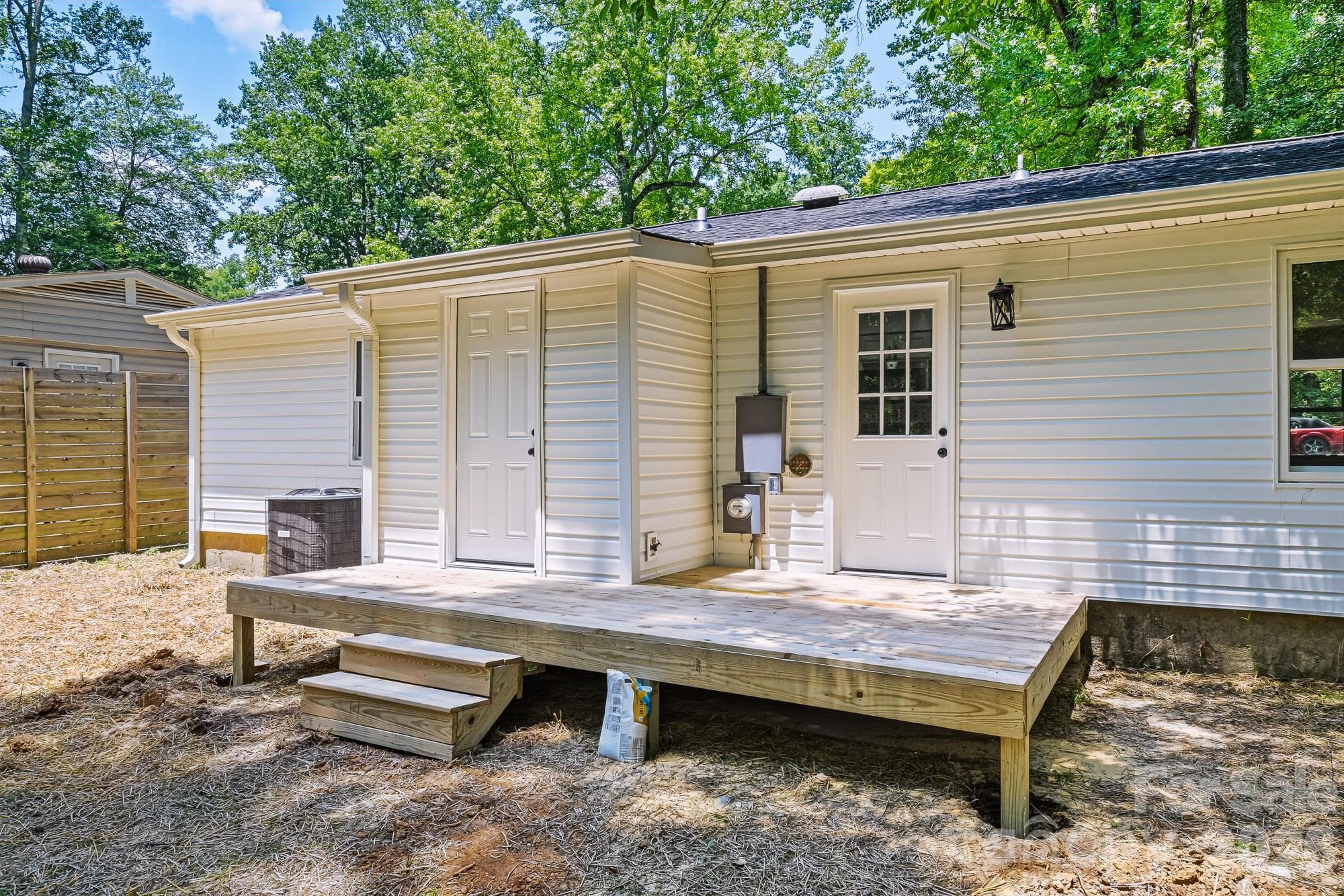 Single Family Residence at 1936 Lakedell Drive, Charlotte, photo 25 of 28