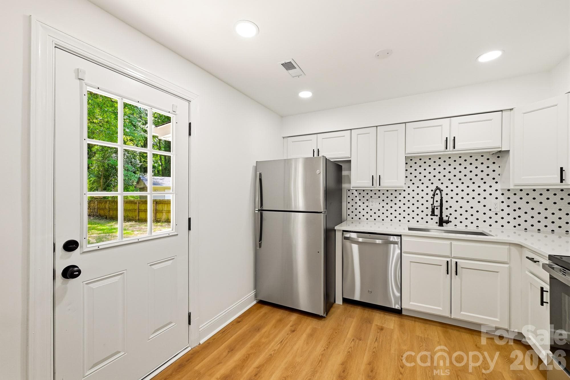 Single Family Residence at 1936 Lakedell Drive, Charlotte, photo 7 of 28
