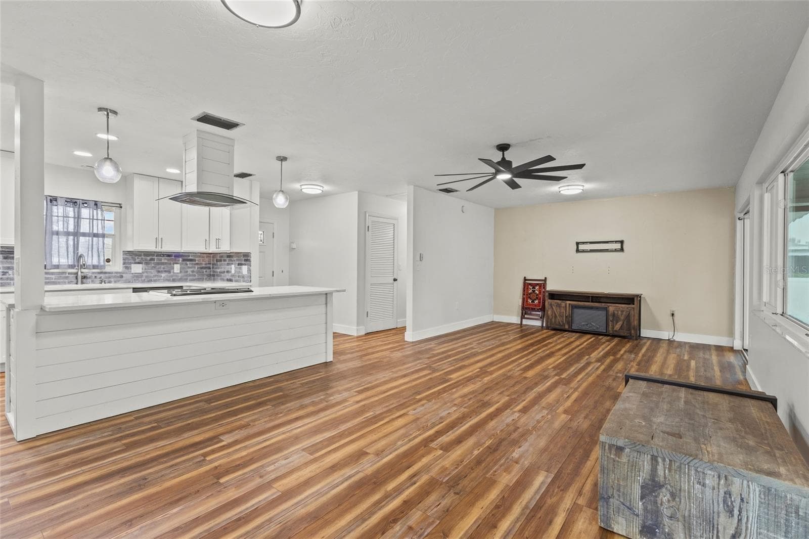 Single Family Residence at 611 LEONA AVE, ELLENTON, photo 2 of 42