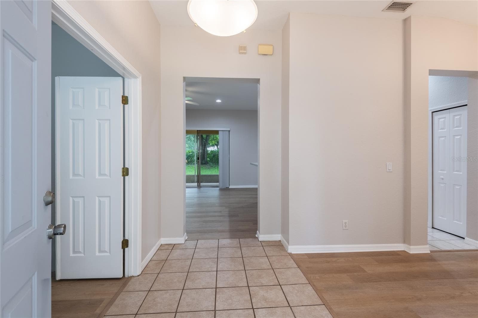 Single Family Residence at 11112 HOLLY CONE DR, RIVERVIEW, photo 2 of 38