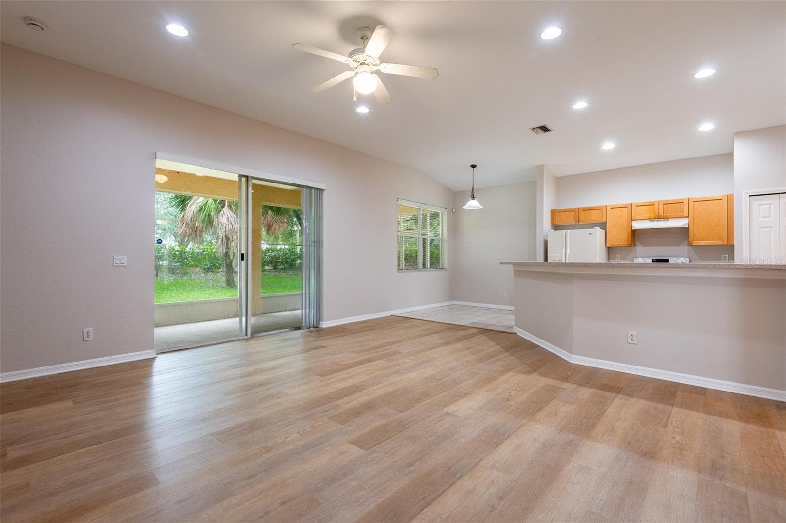 Single Family Residence at 11112 HOLLY CONE DR, RIVERVIEW, photo 11 of 38
