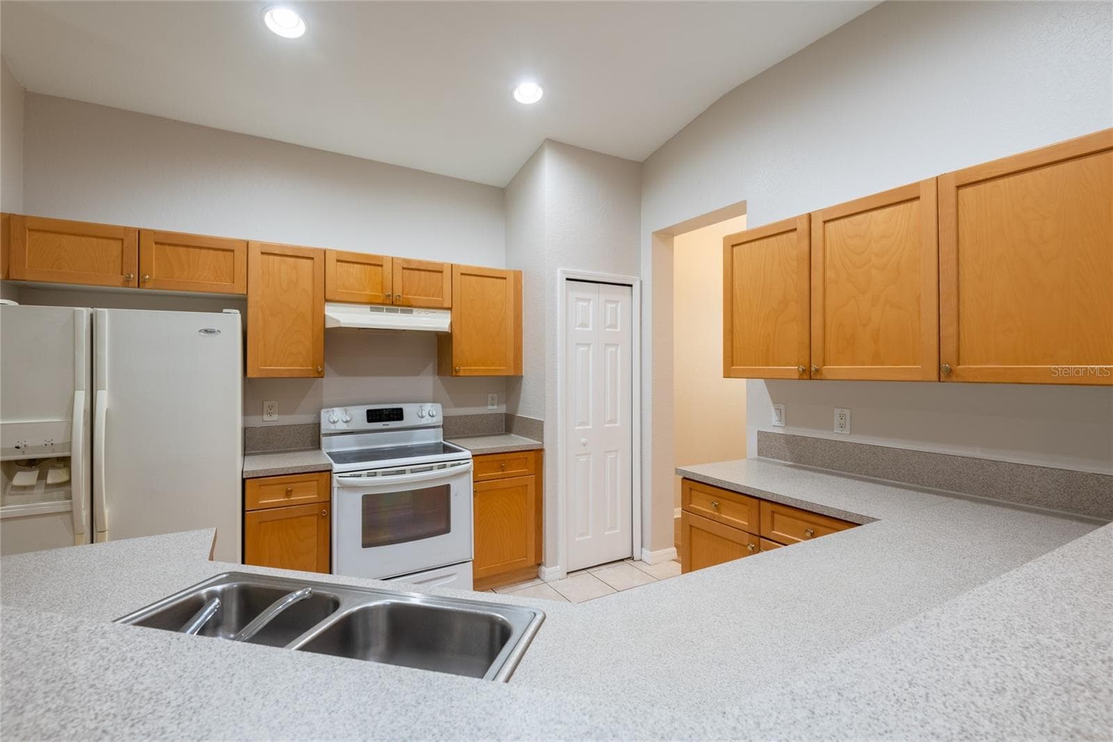 Single Family Residence at 11112 HOLLY CONE DR, RIVERVIEW, photo 13 of 38