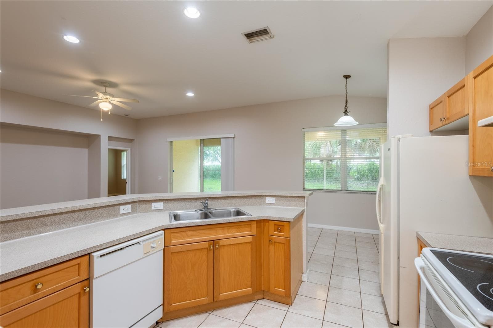 Single Family Residence at 11112 HOLLY CONE DR, RIVERVIEW, photo 15 of 38