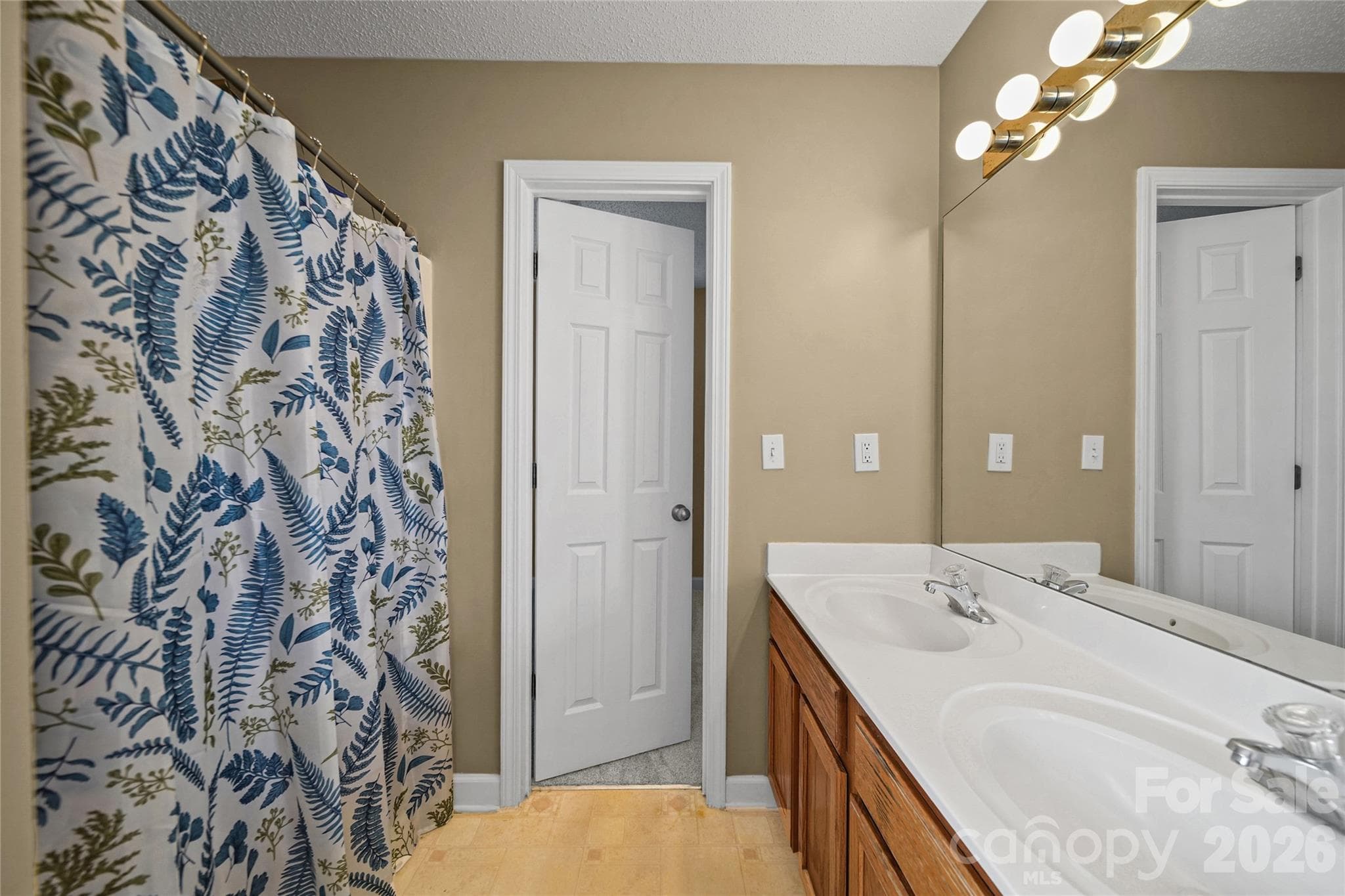 master double vanity - 9233 Simonton Drive, Charlotte