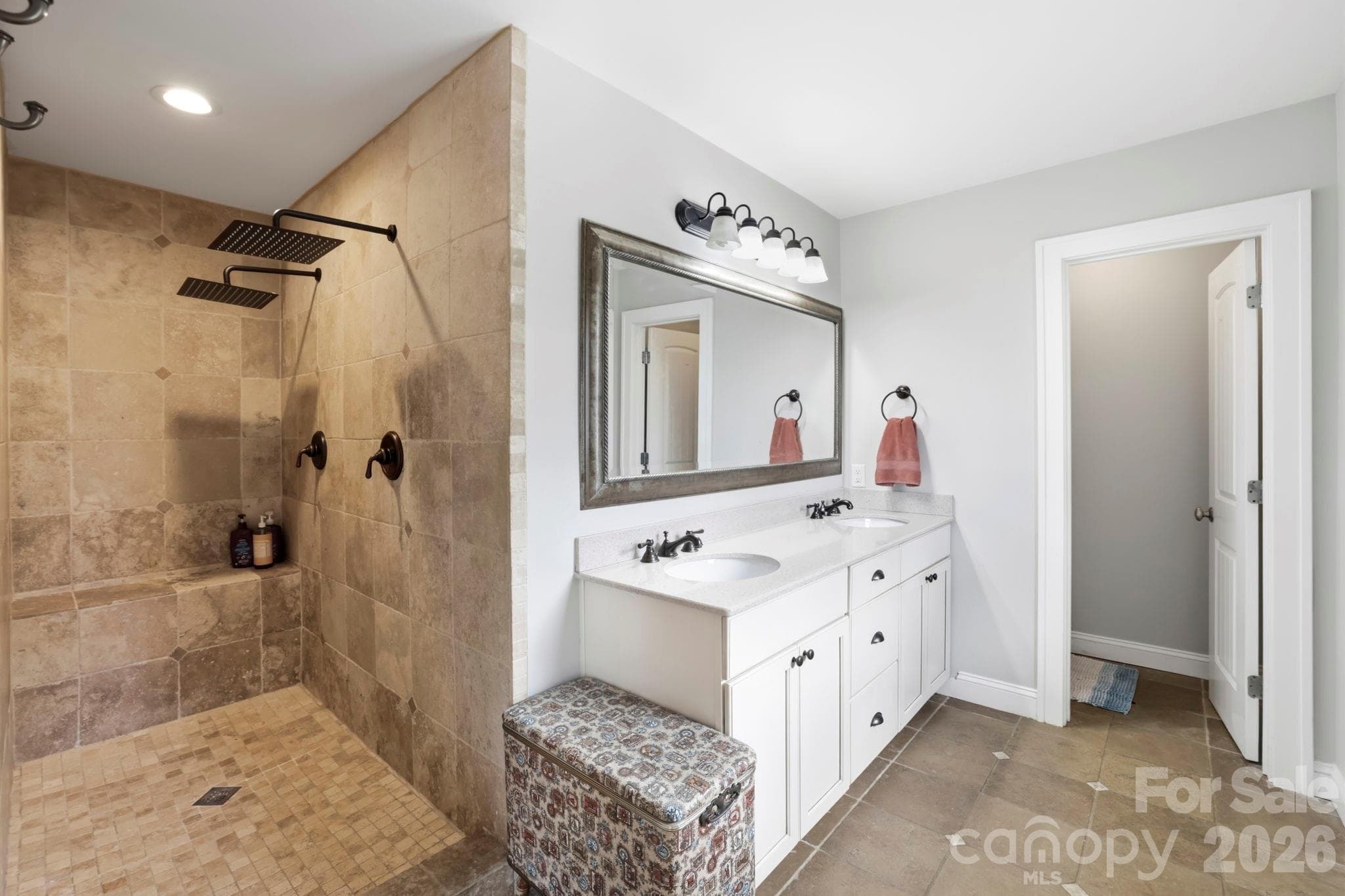 Primary En Suite - 26 Crestwood Drive, Arden