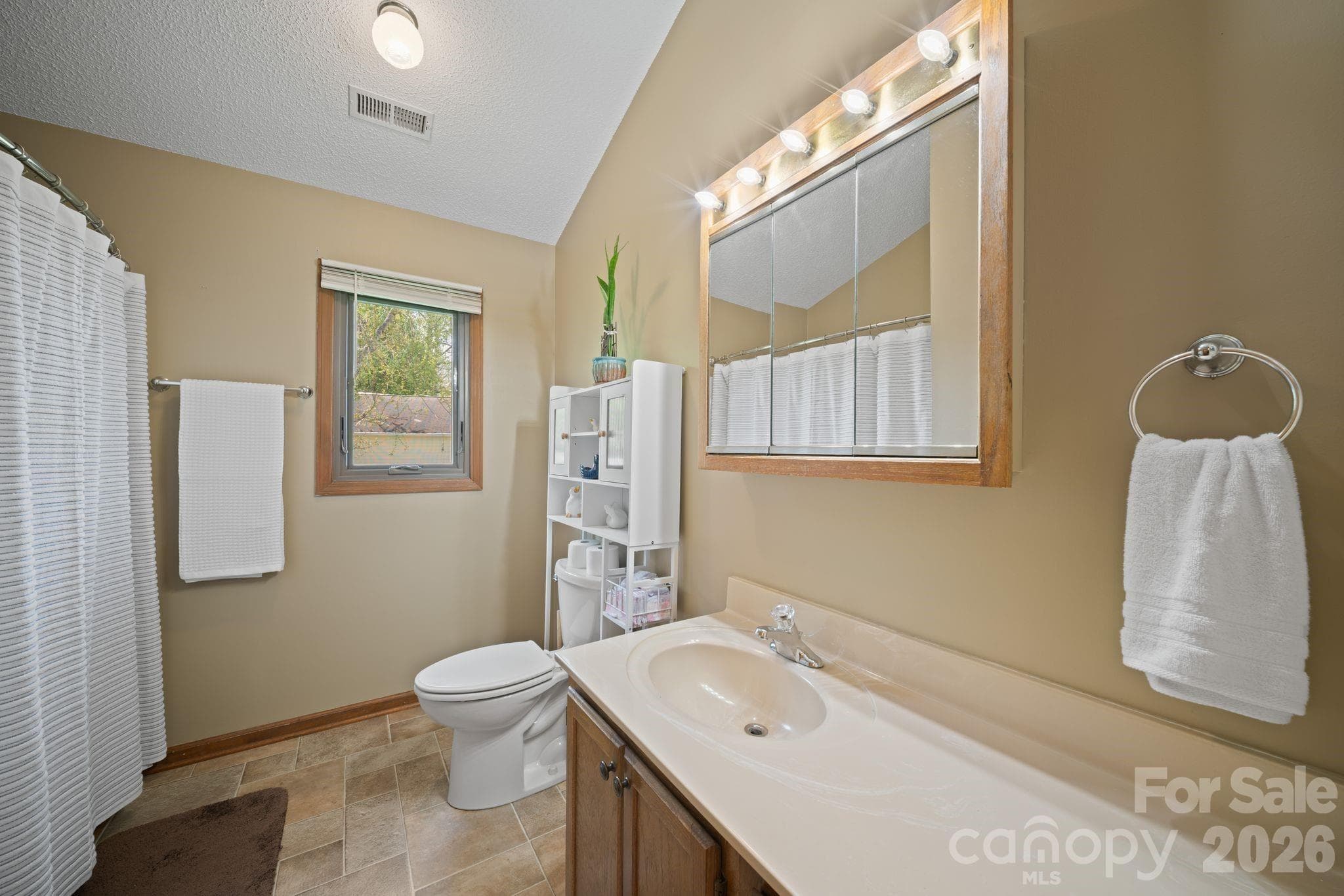 Full bath on 2nd level - 100 Forest Park Drive, Hendersonville