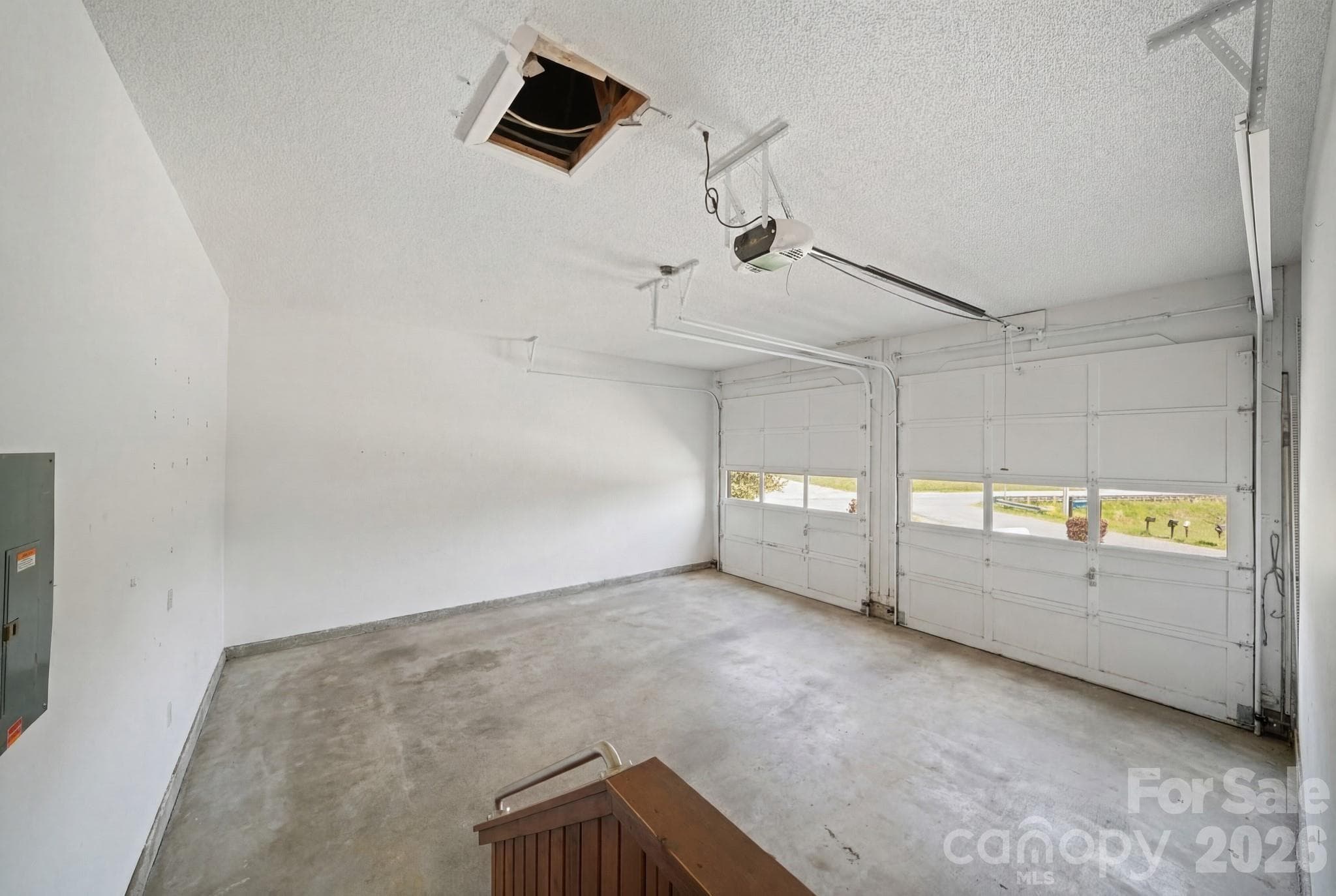 The Garage! Nine foot doors for extra tall vehicles/campers - 100 Forest Park Drive, Hendersonville