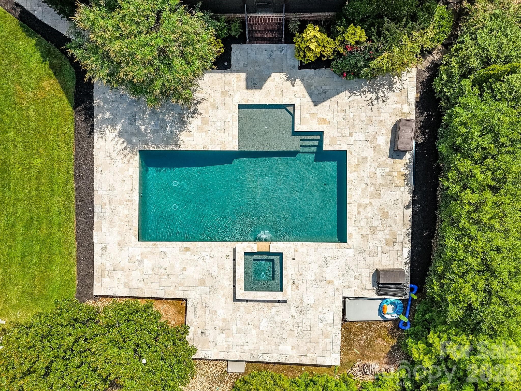 Resort Style pool and spa - 808 Huntington Park Drive, Charlotte