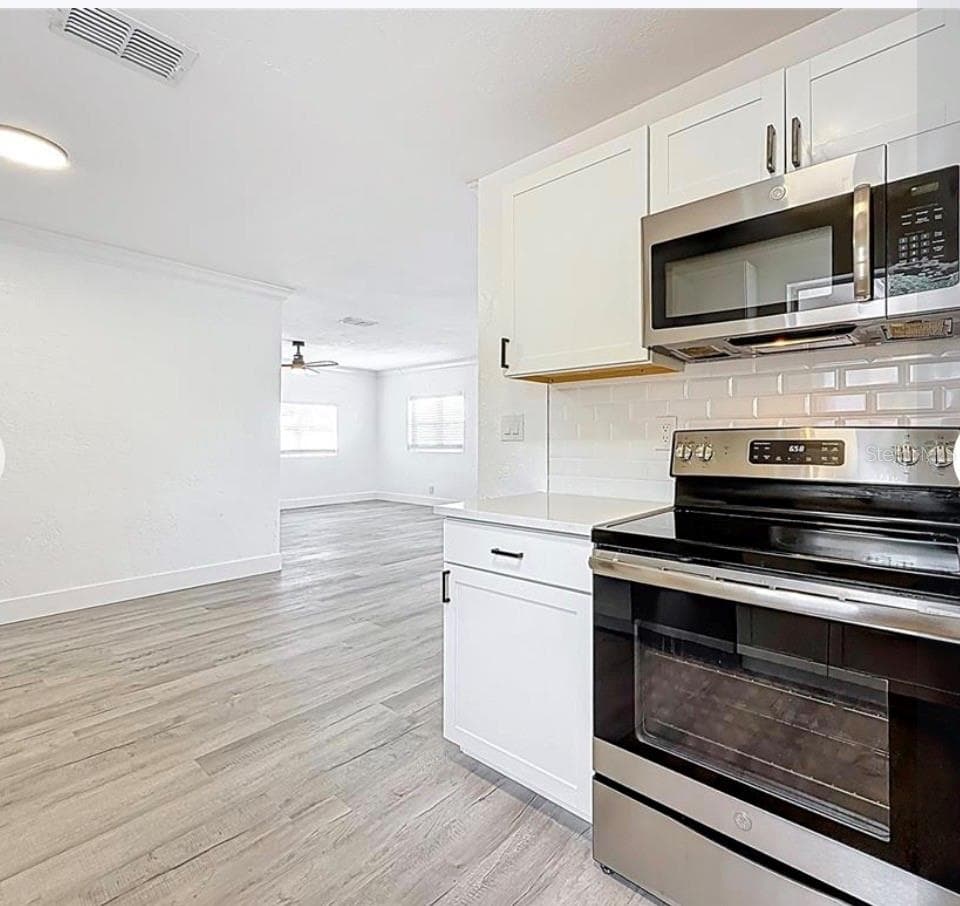 Single Family Residence at 200 LEWIS BLVD SE, ST PETERSBURG, photo 3 of 13