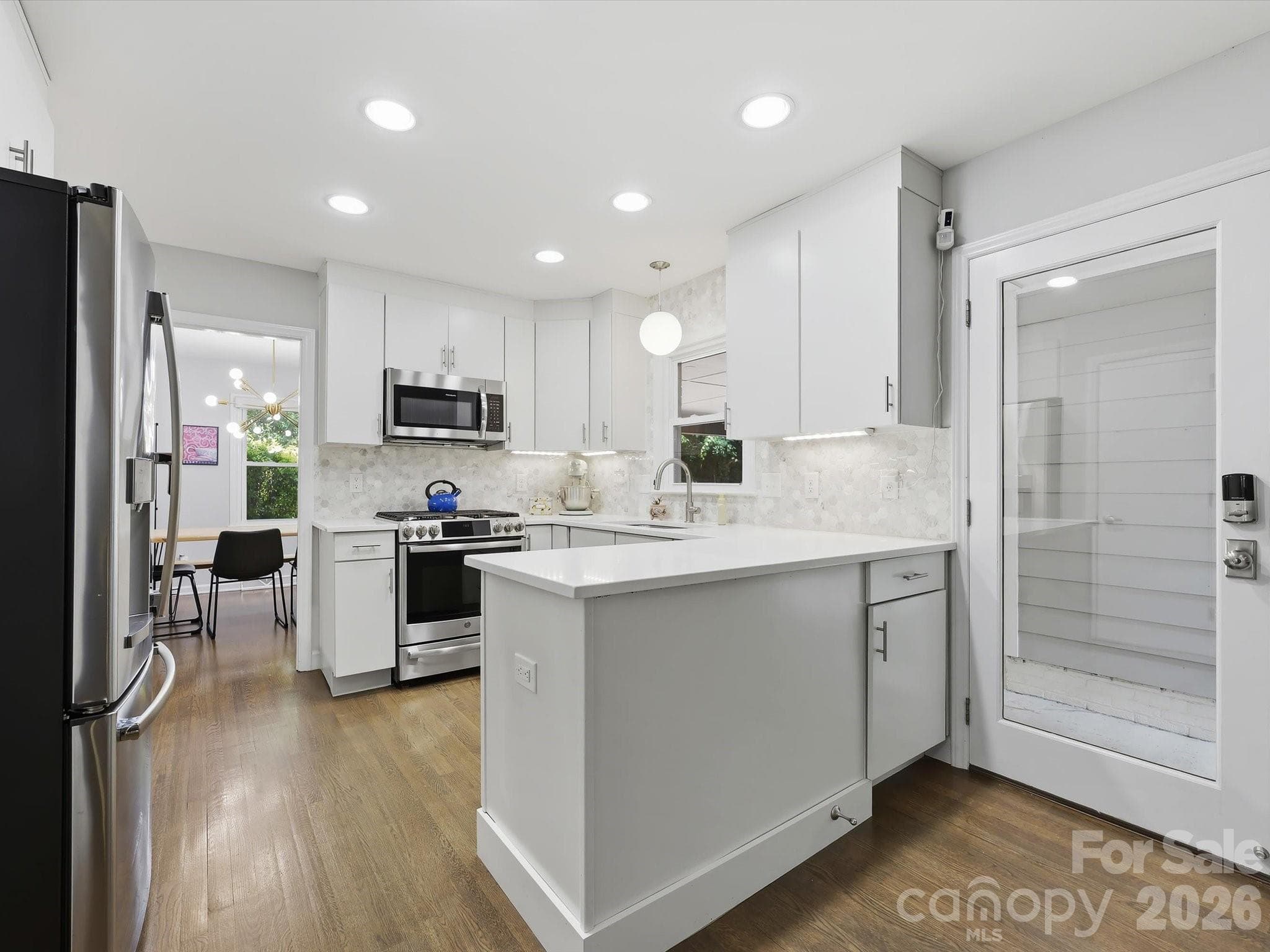 Single Family Residence at 6419 Morven Lane, Charlotte, photo 10 of 39